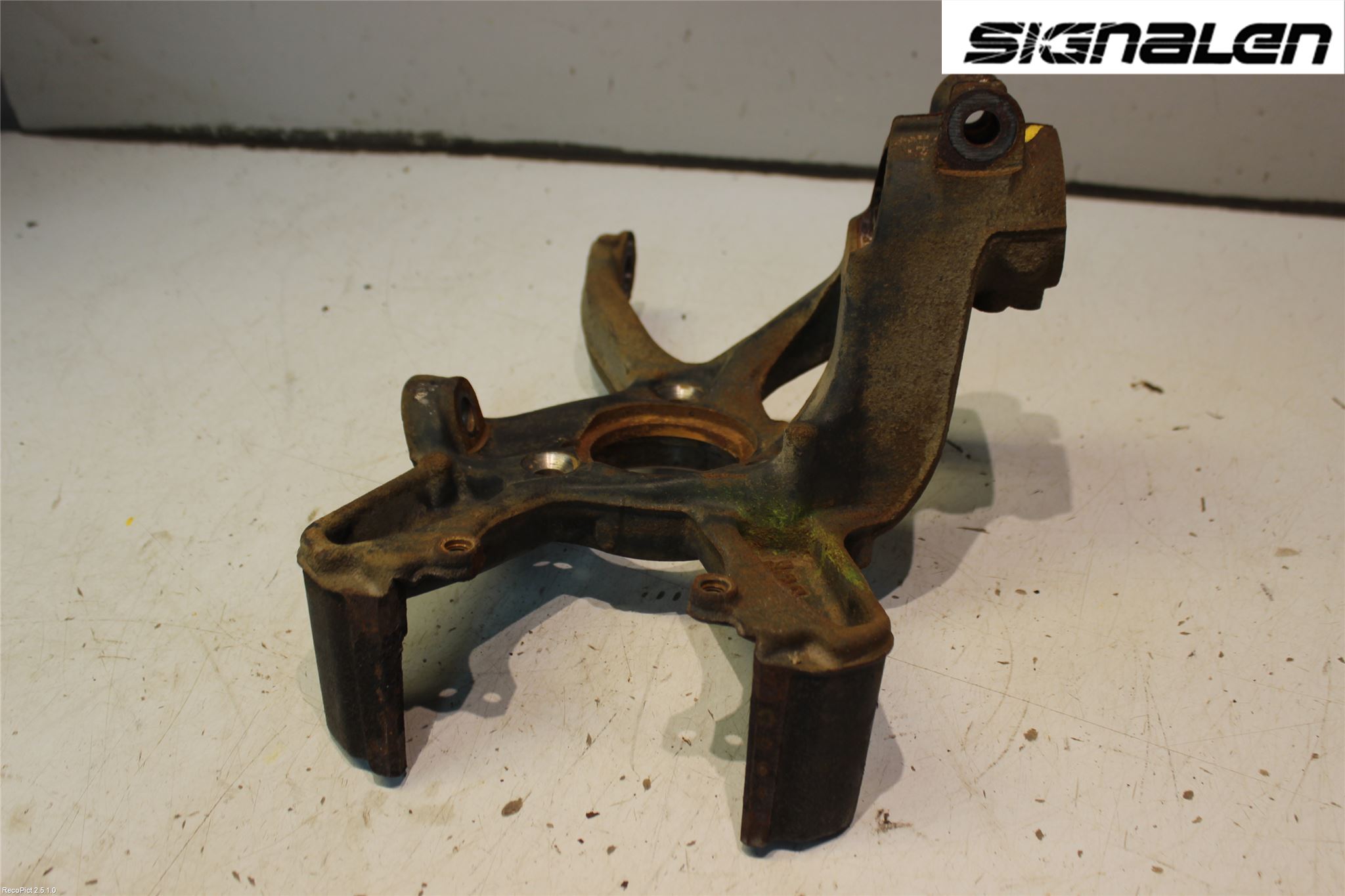Volkswagen VW GOLF SPORTSVAN 15-20 Styrspindel Lagerhus Vä
