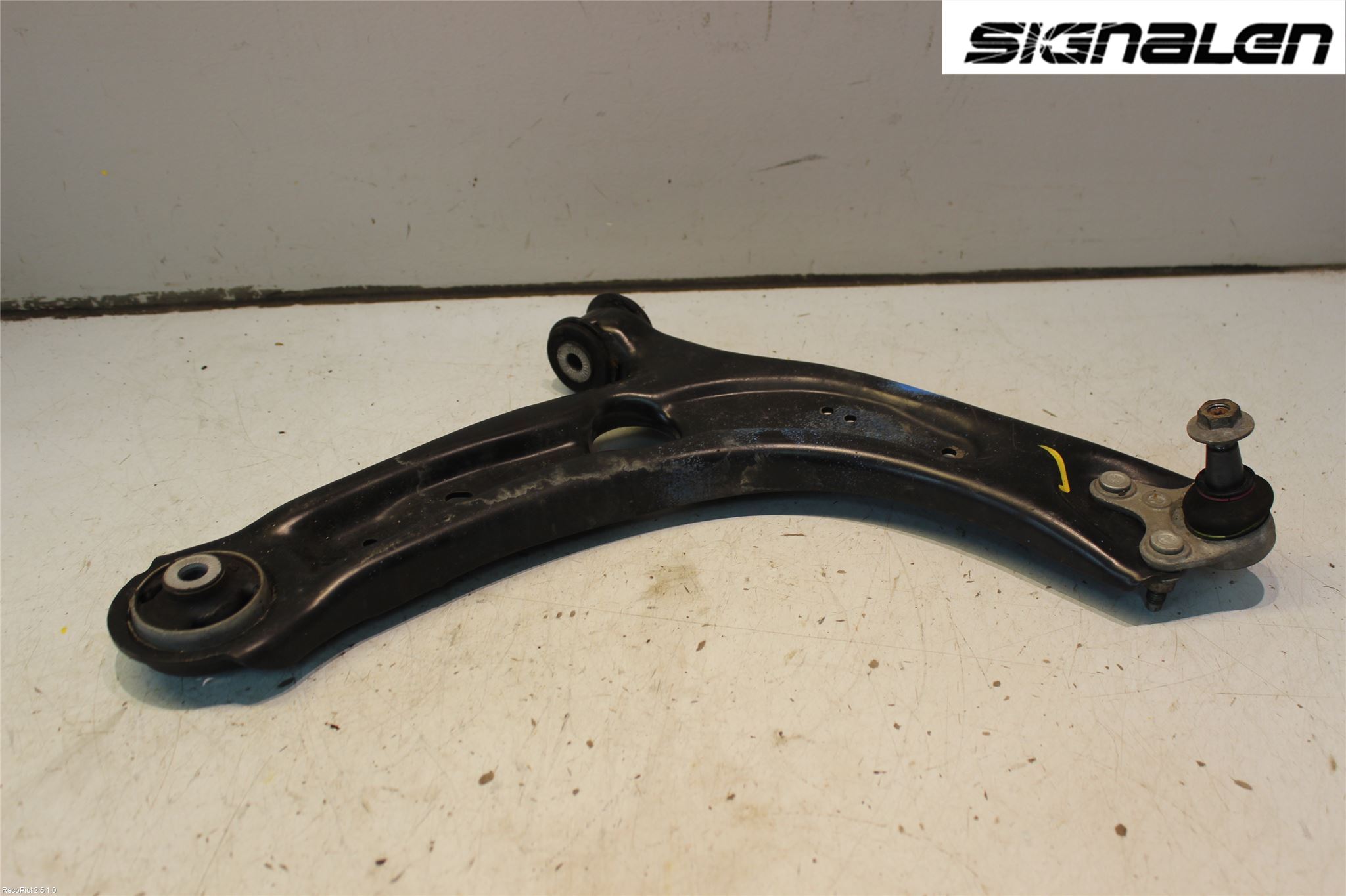 Volkswagen VW PASSAT 15-19 Bärarm Fram Undre Hö