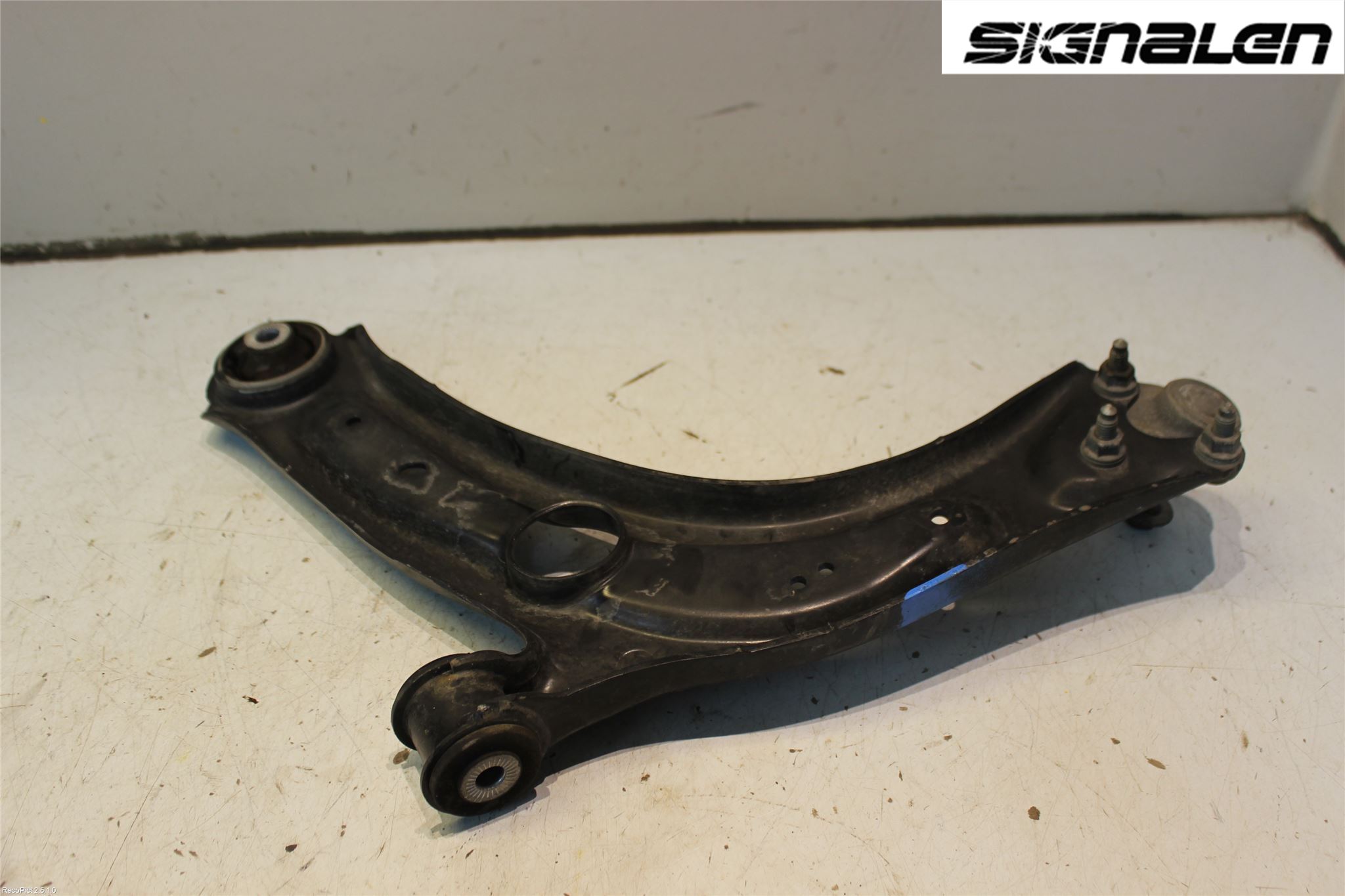 Volkswagen VW PASSAT 15-19 Bärarm Fram Undre Hö