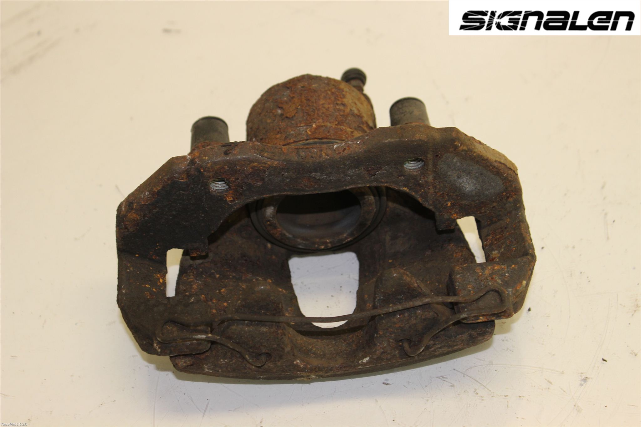 Ford FOCUS     04-07 Bromsok Fram Höger