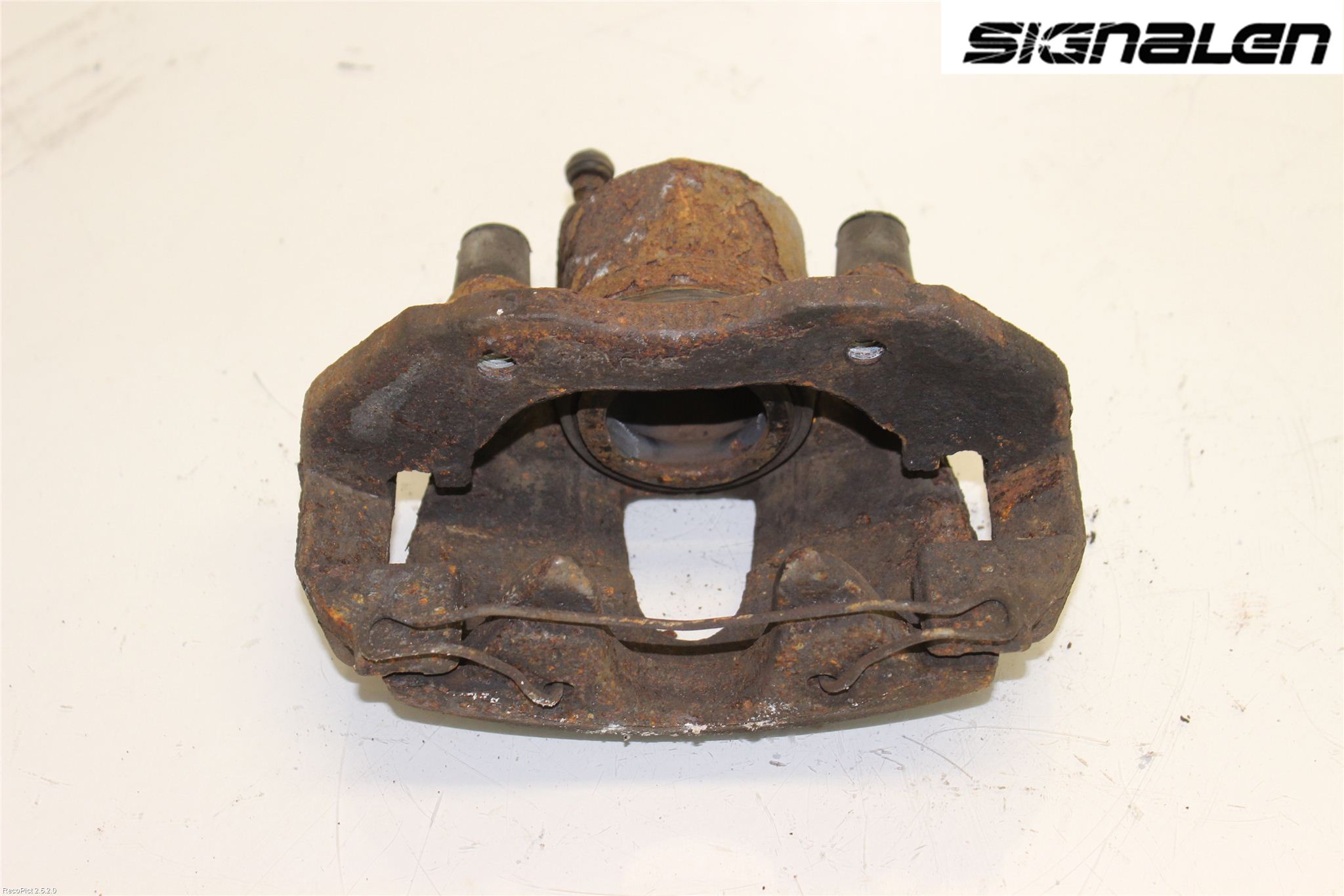 Ford FOCUS     04-07 Bromsok Fram Vänster