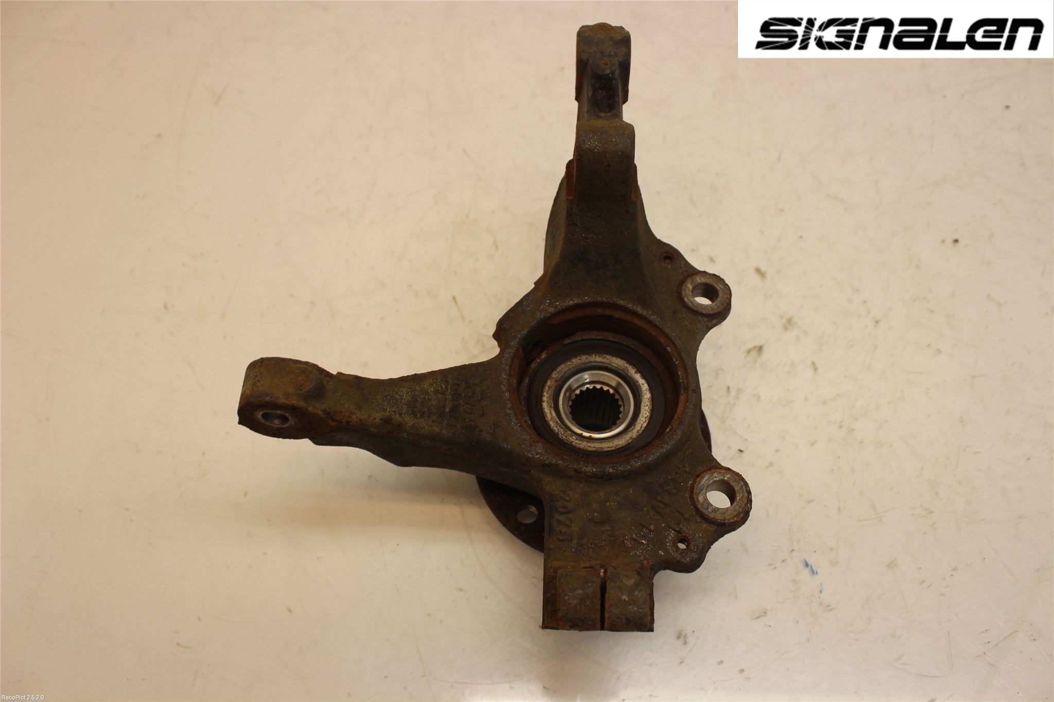 Opel CORSA D 07-14 Styrspindel Lagerhus Vä