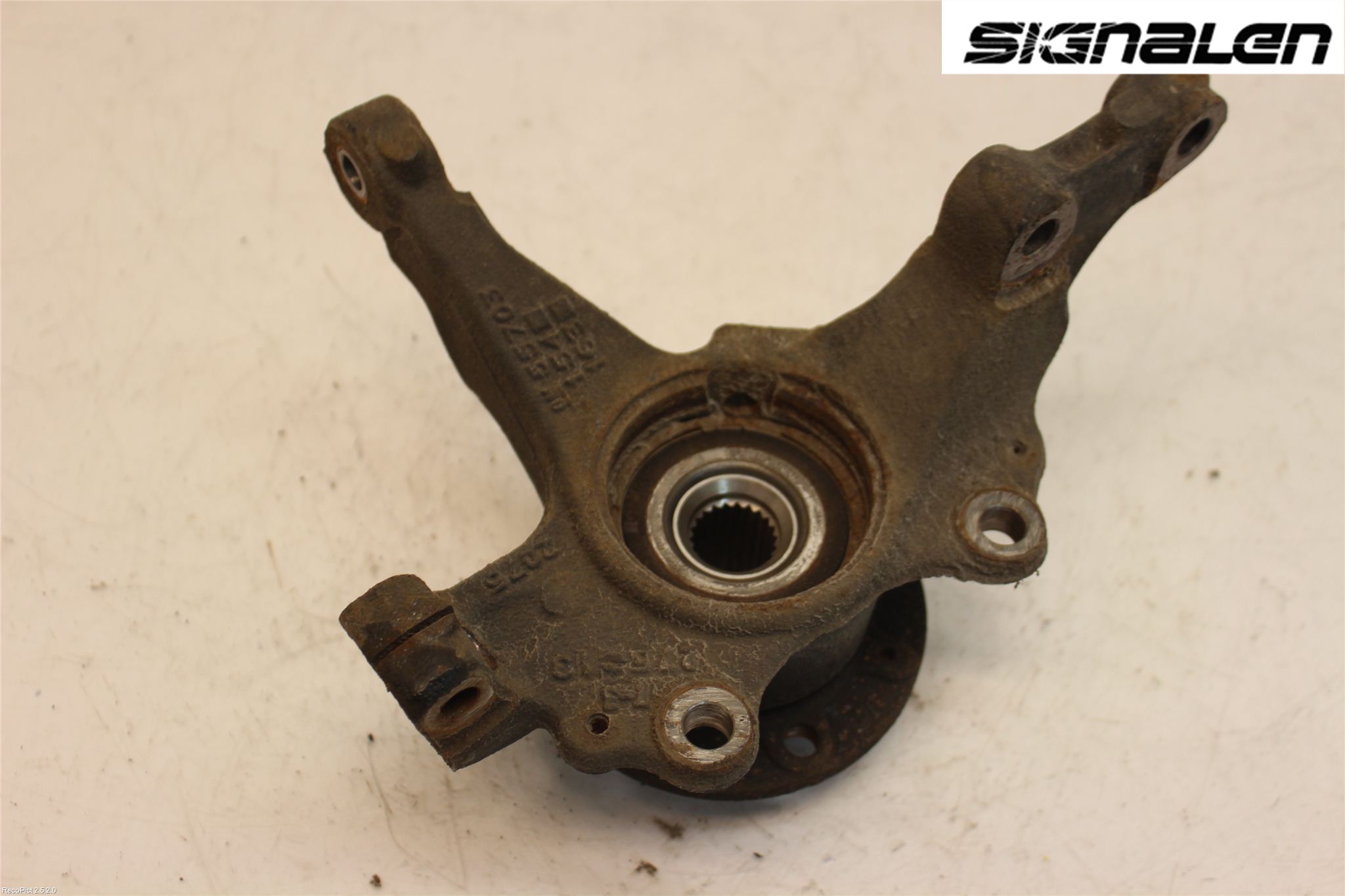 Opel CORSA D 07-14 Styrspindel Lagerhus Vä