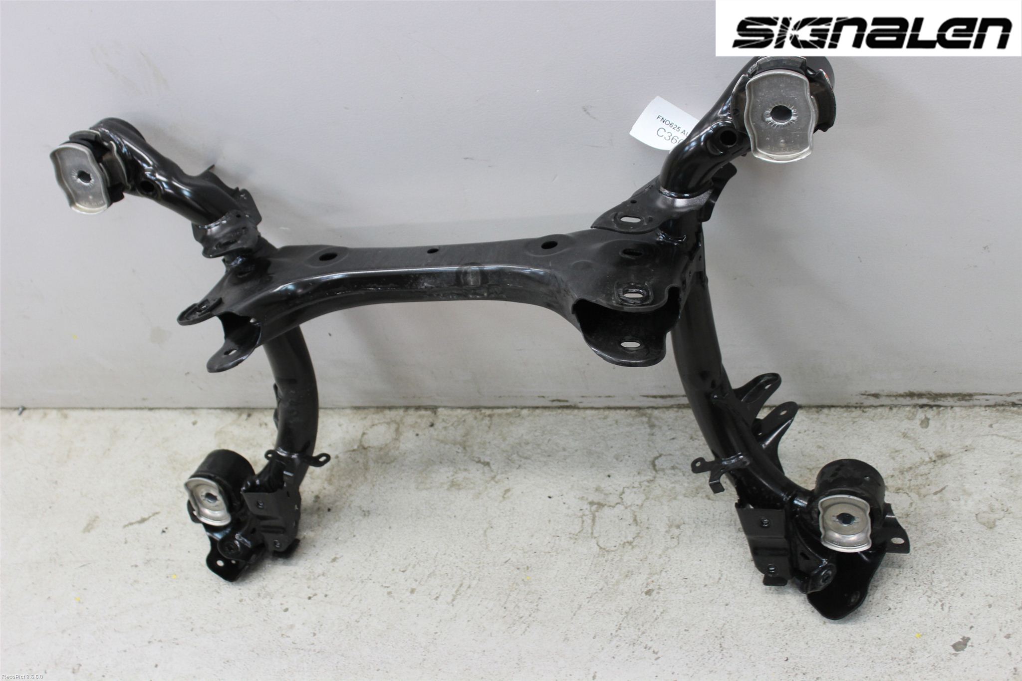 Audi A4/S4 B9 16-19 Bakaxelbalk