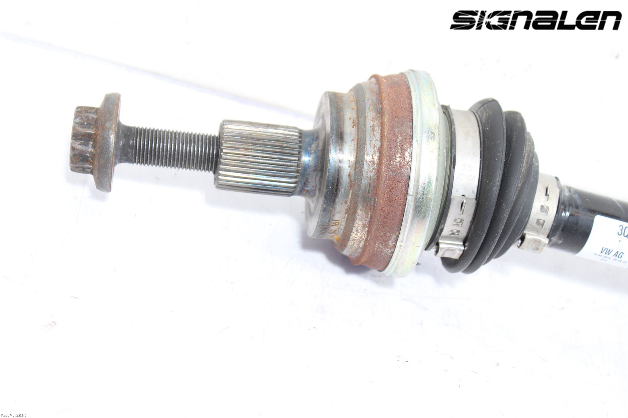 Volkswagen VW PASSAT 15-19 Drivaxel Bak Höger