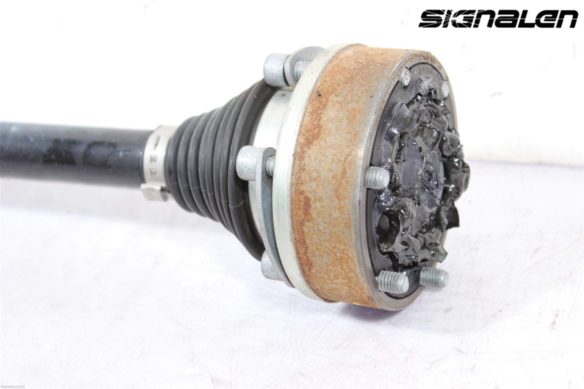 Volkswagen VW PASSAT 15-19 Drivaxel Bak Höger