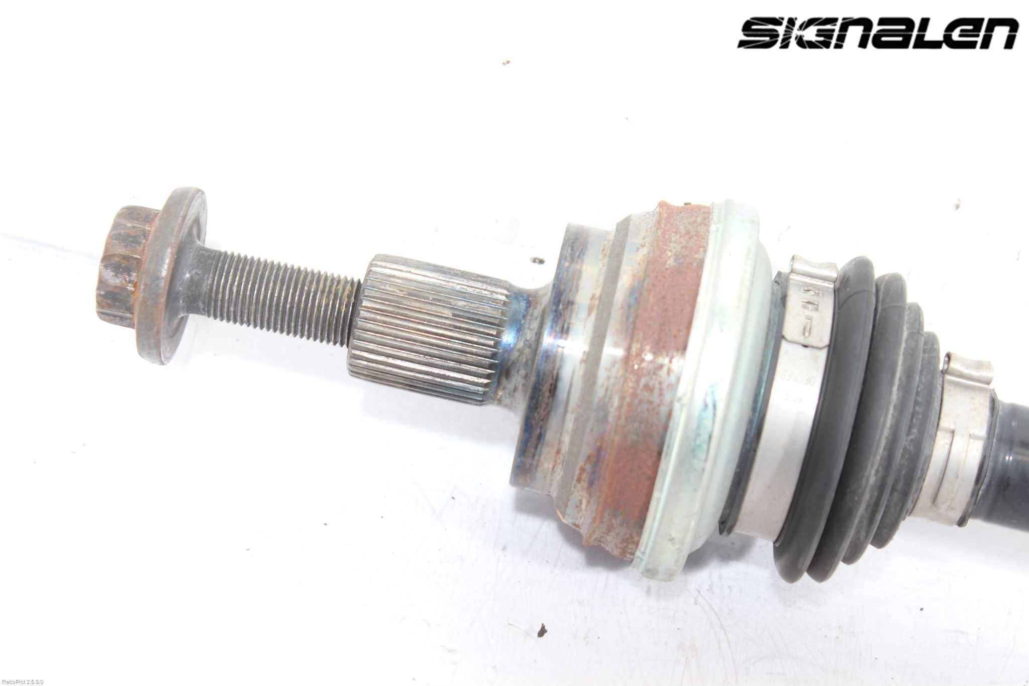 Volkswagen VW PASSAT 15-19 Drivaxel Bak Vänster