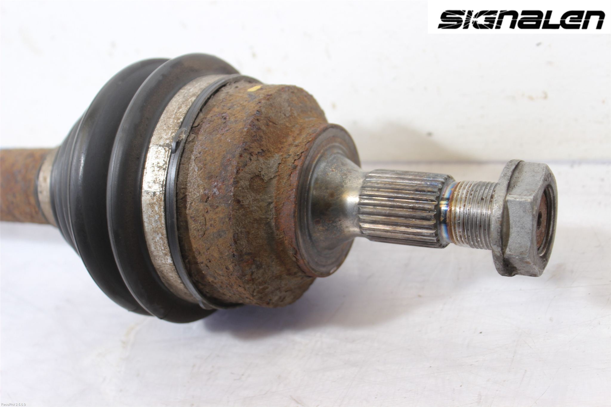 Peugeot 307     05-08 Drivaxel Fram Höger