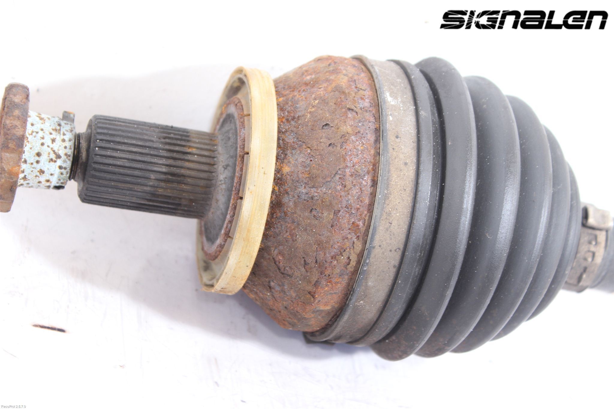 Volkswagen VW POLO 05-09 Drivaxel Fram Vänster