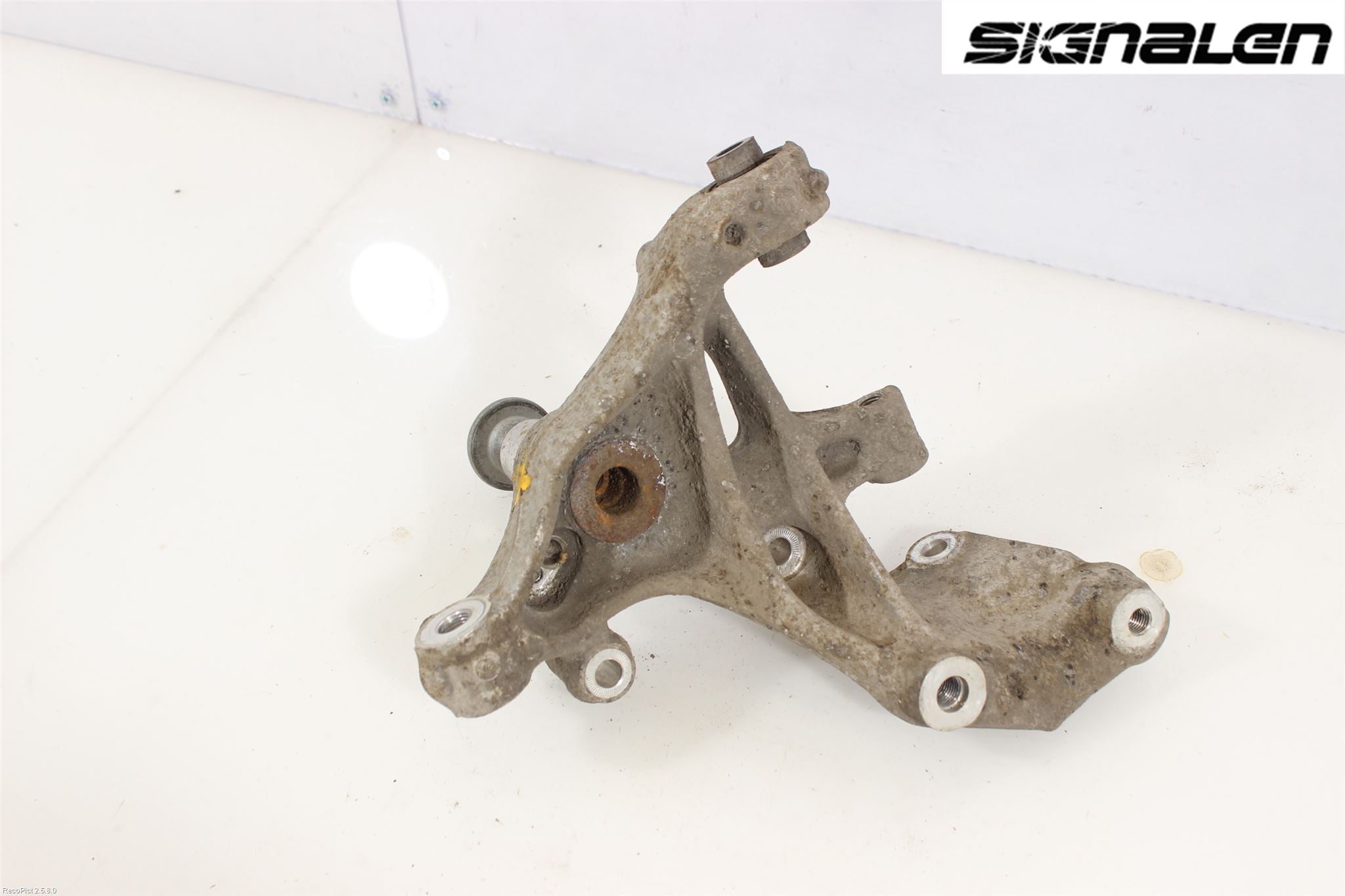 Skoda SUPERB 16-24 Hjullagerhus-Spindel Hö B