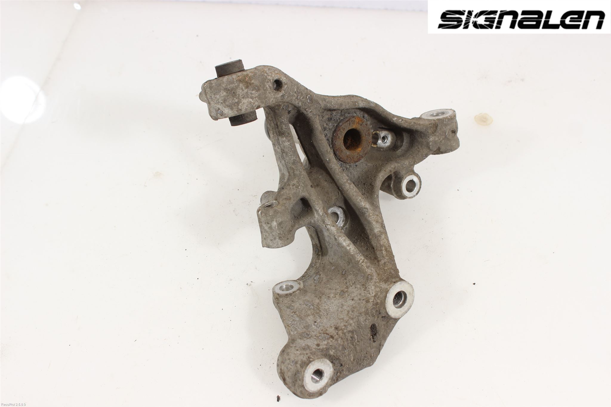 Skoda SUPERB 16-24 Hjullagerhus-Spindel Vä B