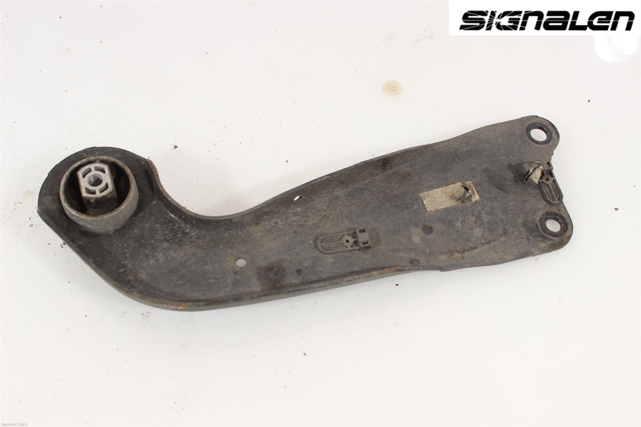 Skoda SUPERB 16-24 Bärarm Bak Höger