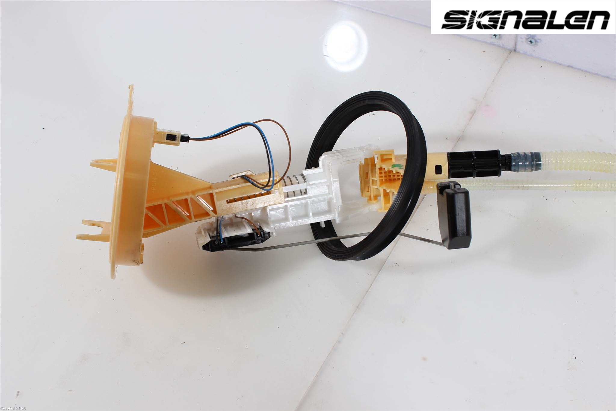 Volkswagen VW PASSAT 15-19 Givare Tank
