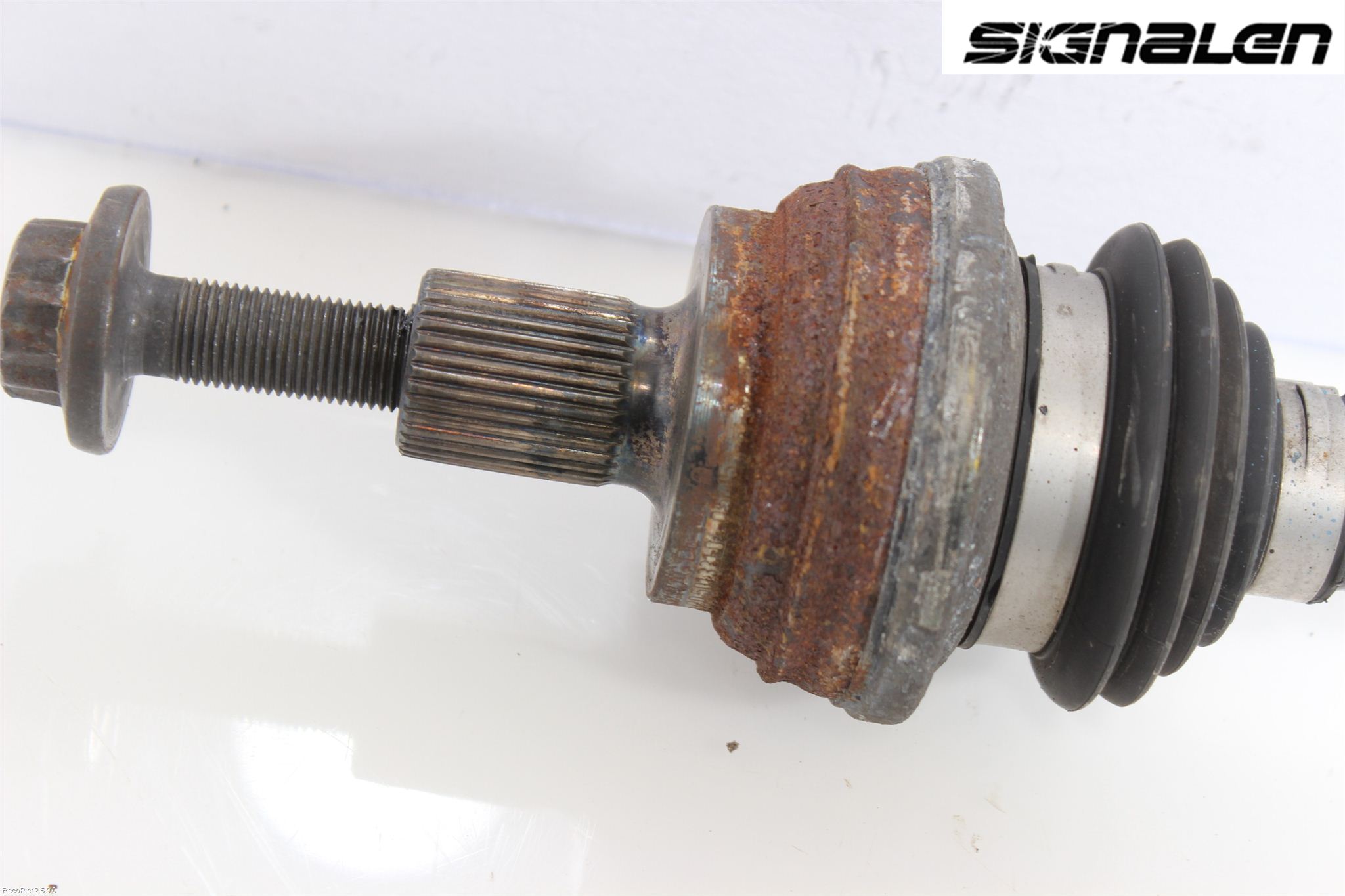 Volkswagen VW PASSAT 15-19 Drivaxel Bak Höger