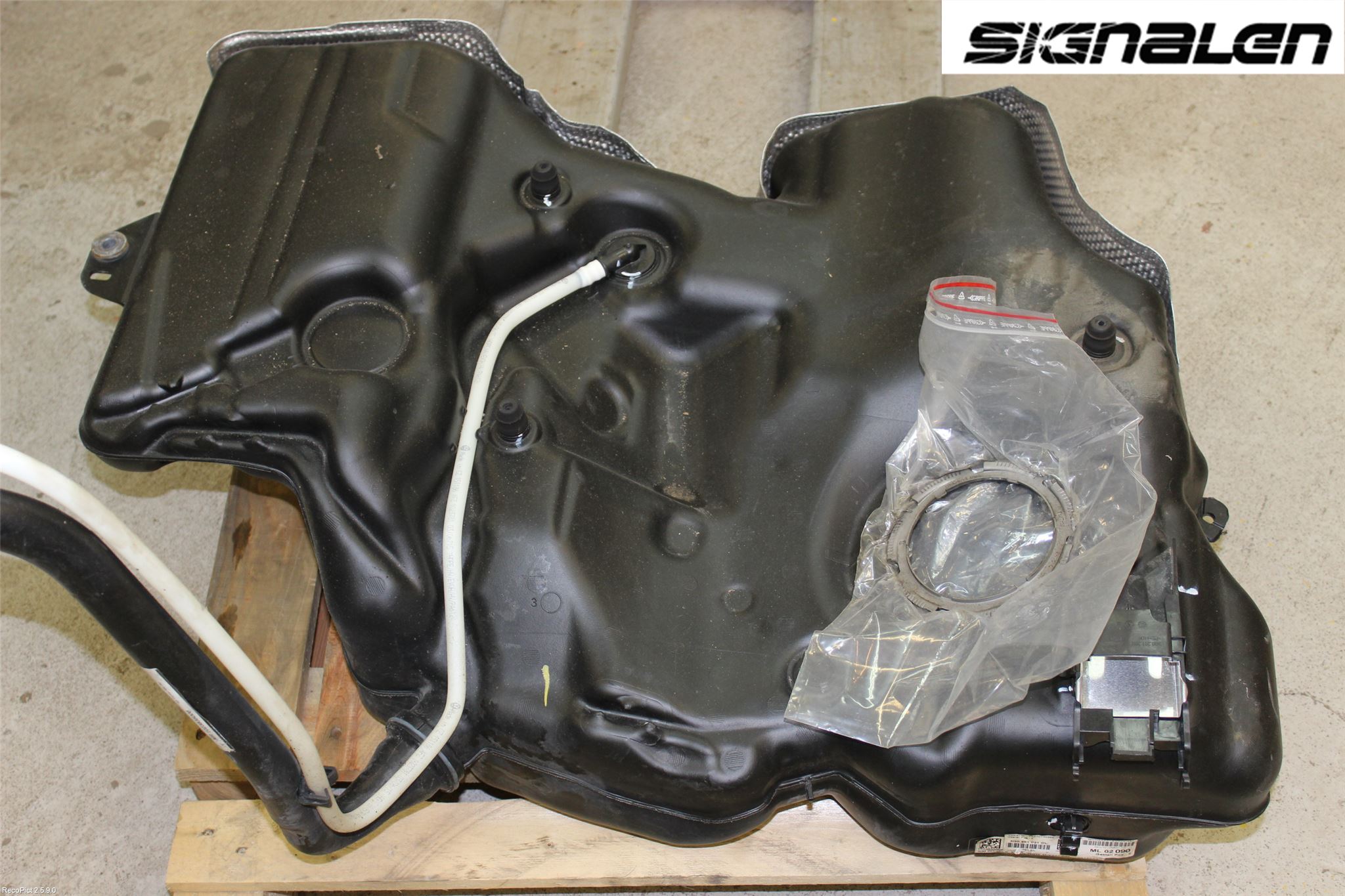 Volkswagen VW PASSAT 15-19 Bränsletank Diesel
