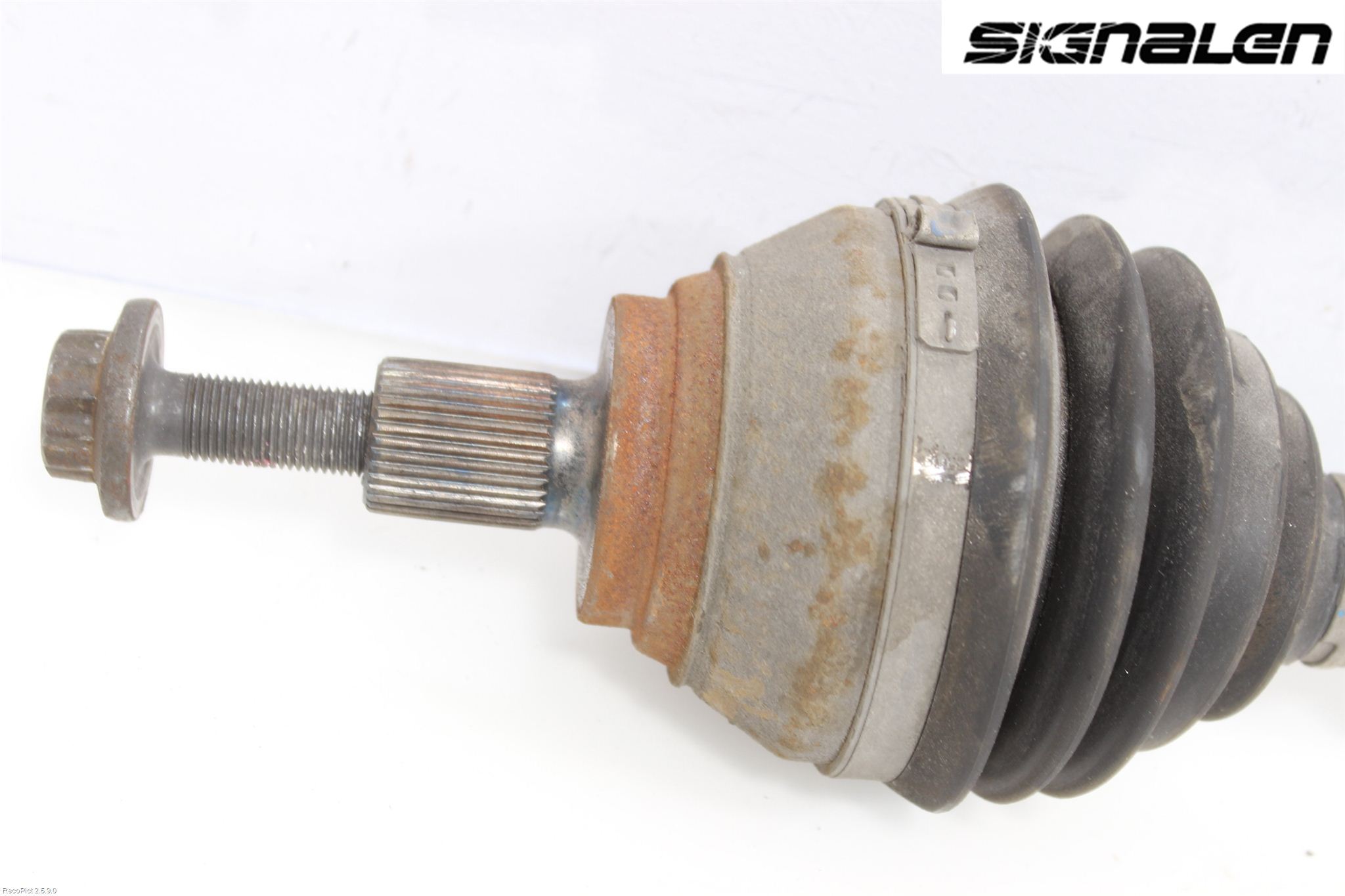 Volkswagen VW PASSAT 15-19 Drivaxel Fram Höger