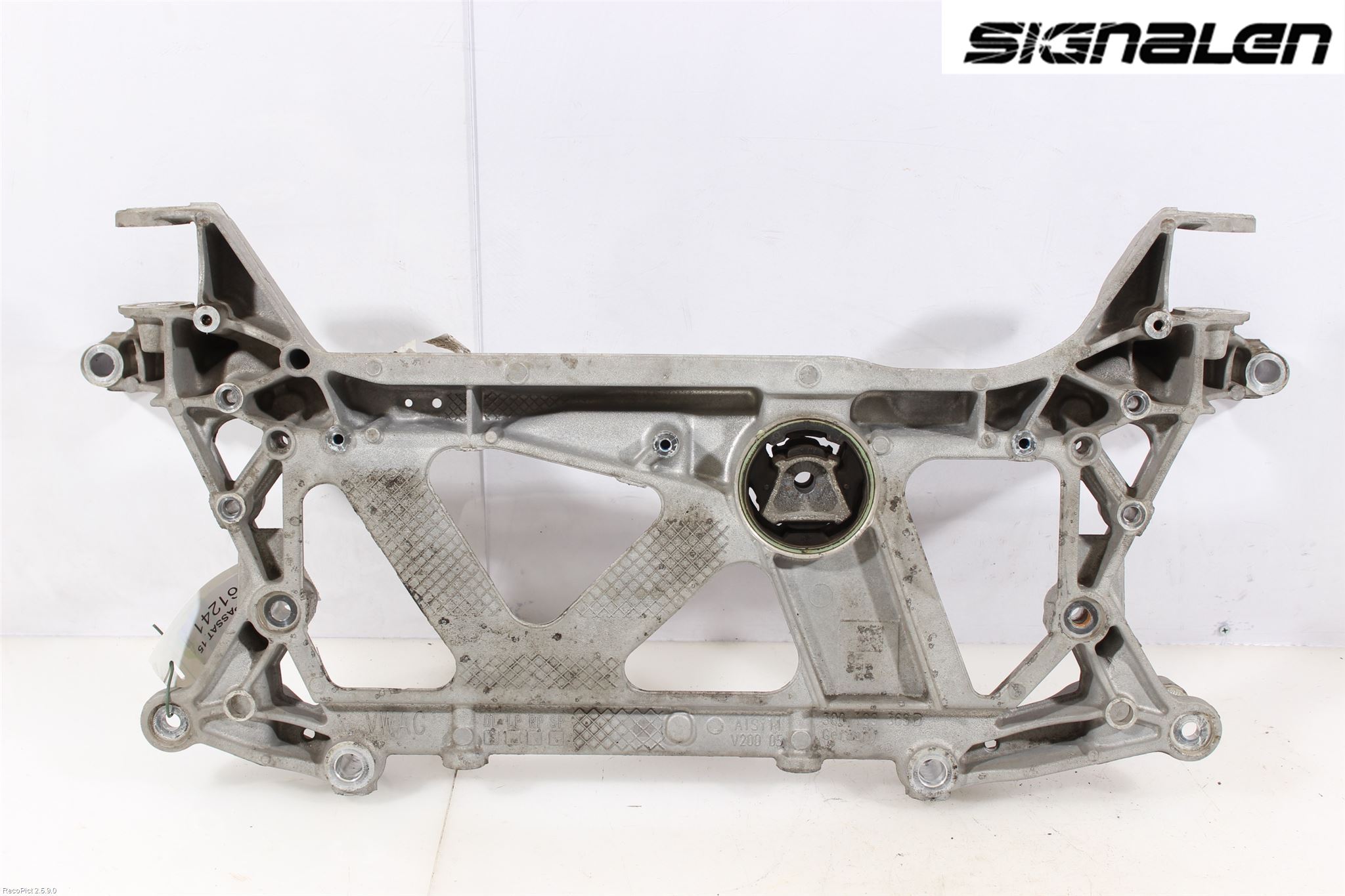 Volkswagen VW PASSAT 15-19 Framvagnsbalk