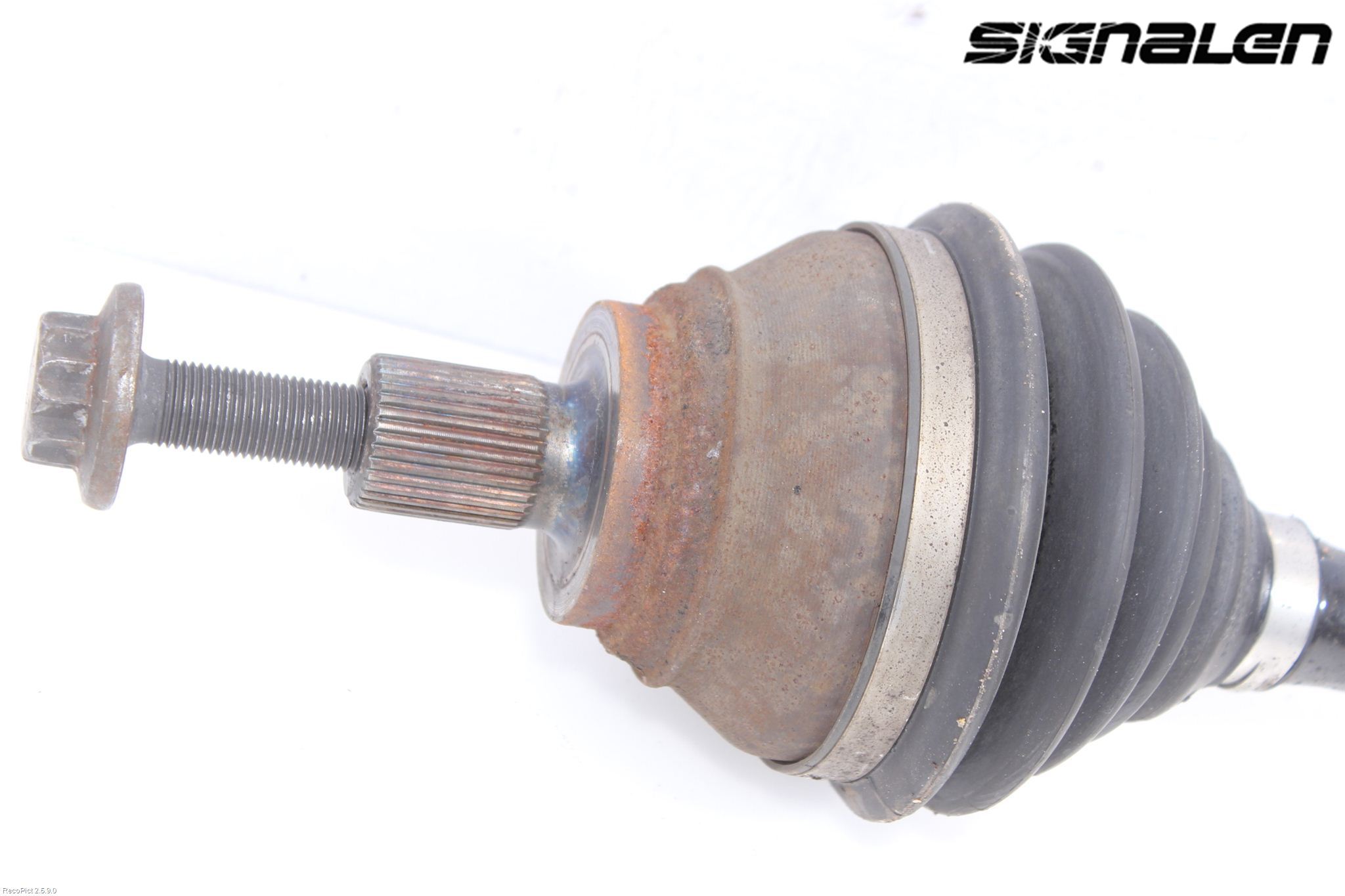 Volkswagen VW PASSAT 11-14 Drivaxel Fram Vänster