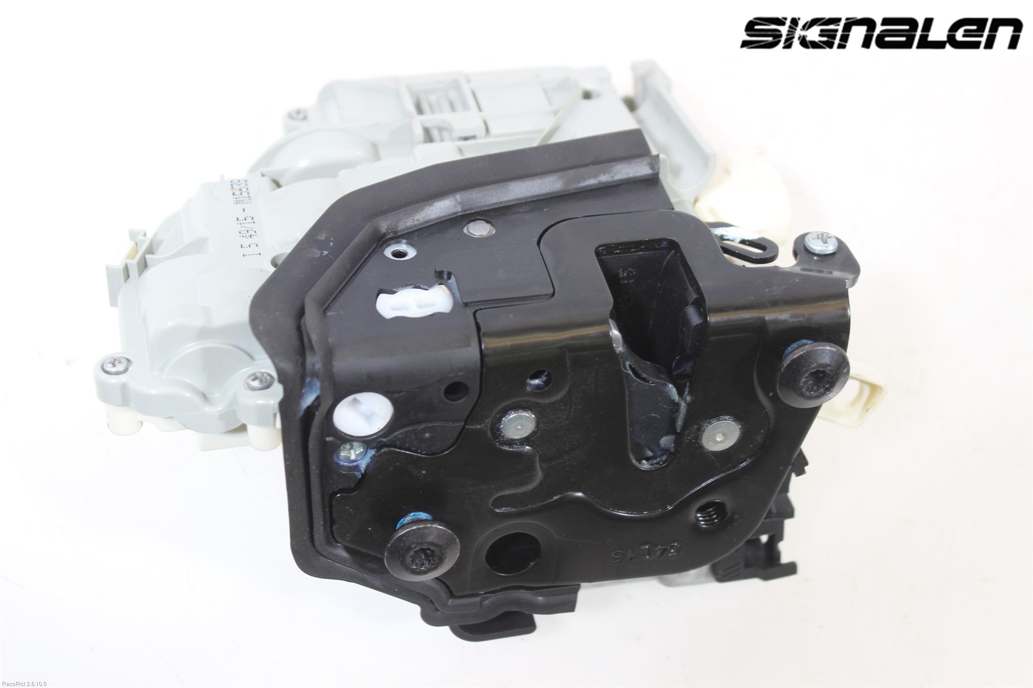 Audi A4/S4 B9 16-19 Låskista-Dörrlås