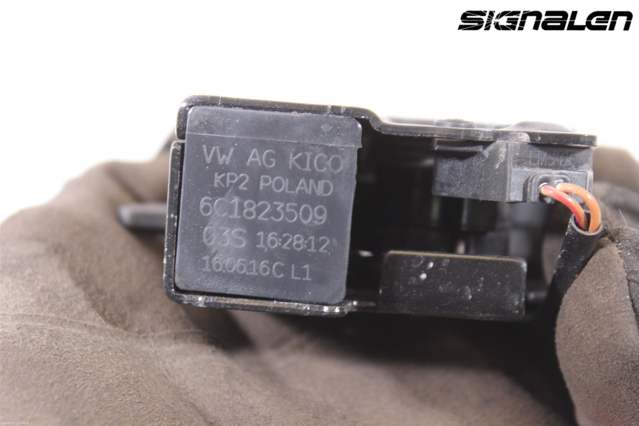 Volkswagen VW POLO 10-17 Huvlås