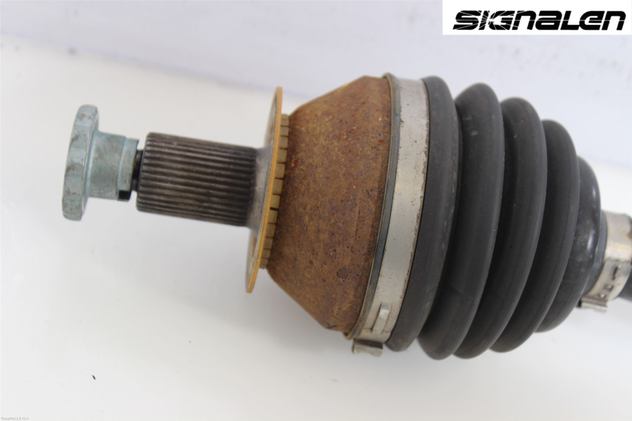 Volkswagen VW POLO 10-17 Drivaxel Fram Höger
