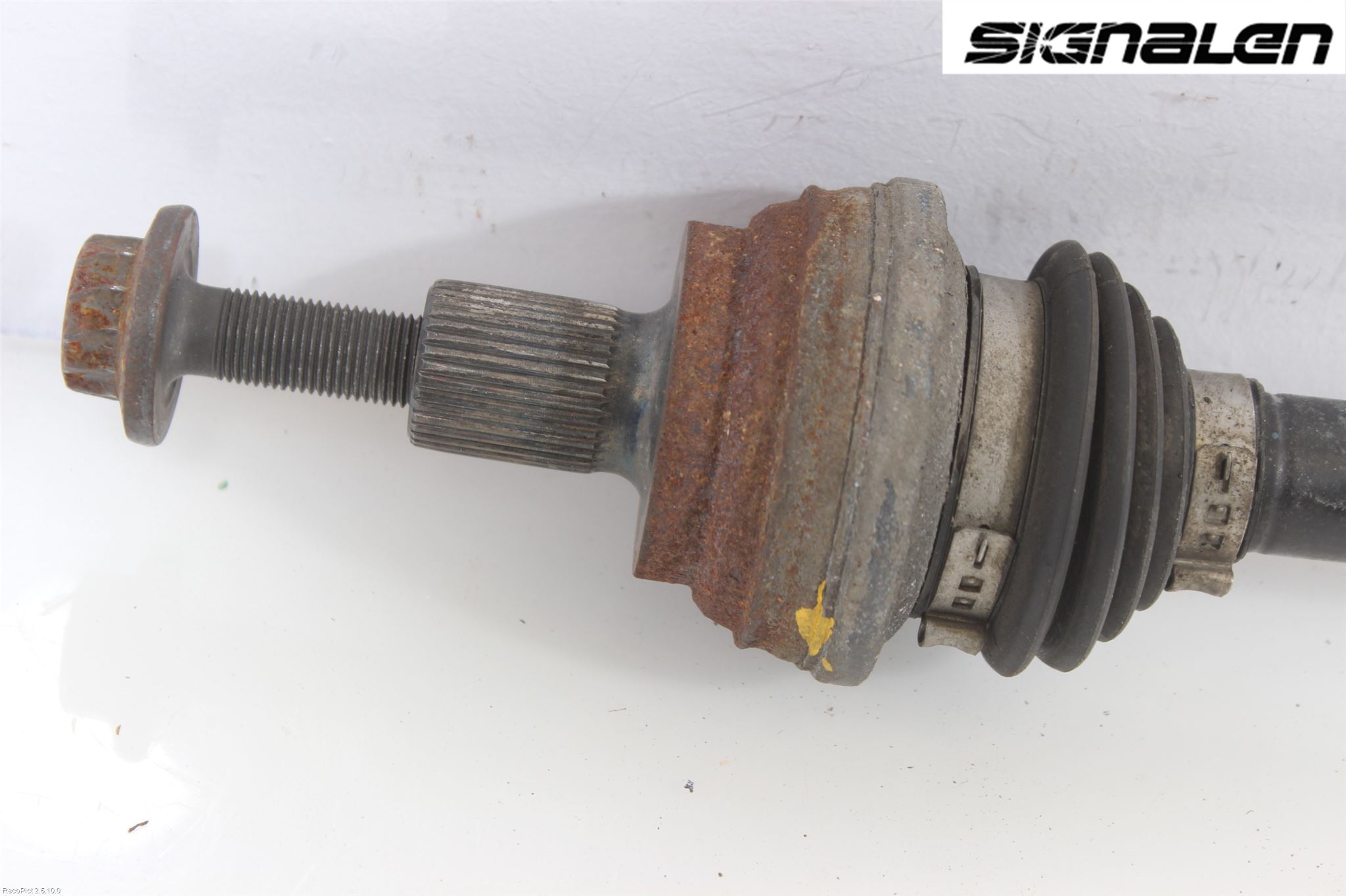 Volkswagen VW PASSAT 11-14 Drivaxel Bak Höger