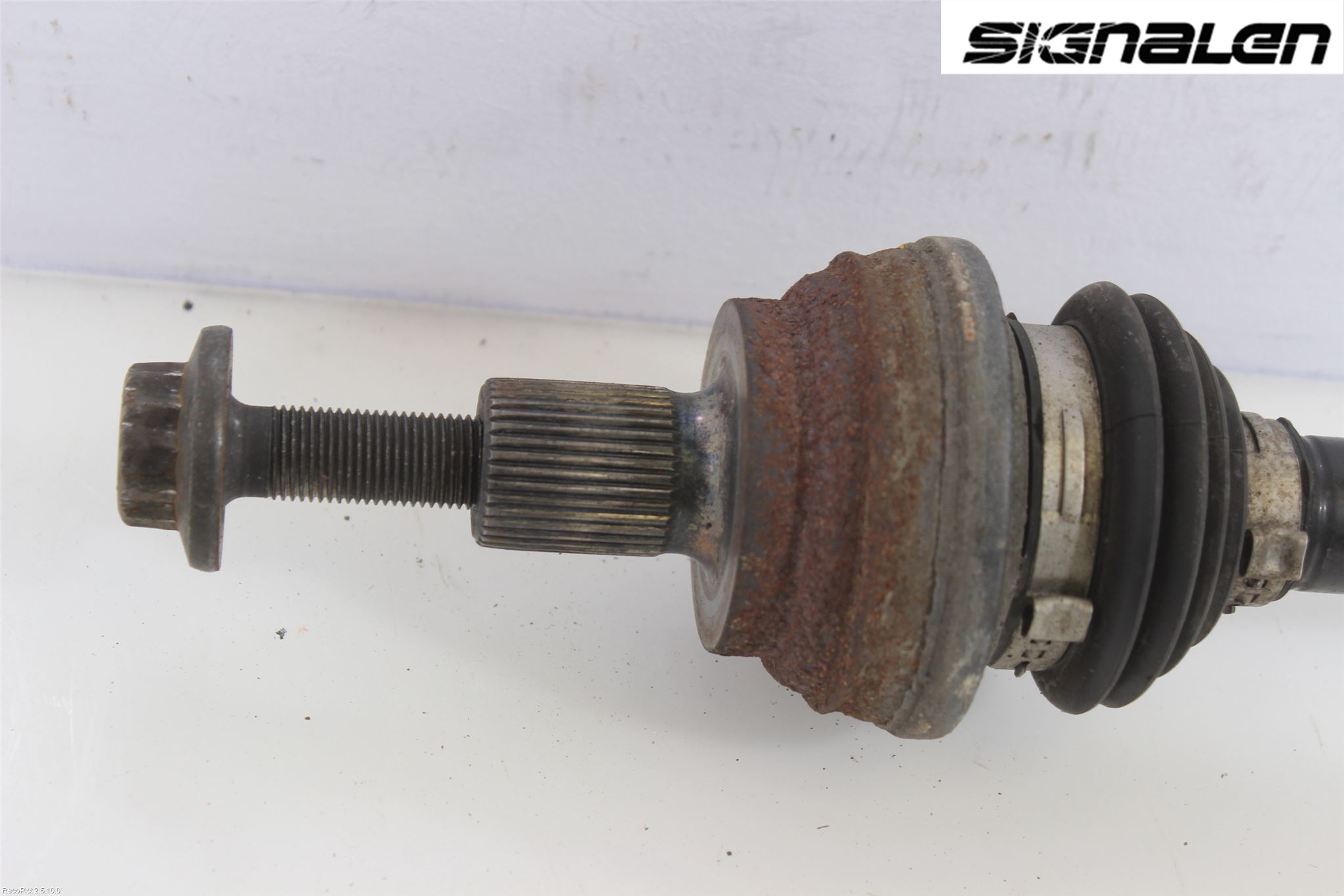 Volkswagen VW PASSAT 11-14 Drivaxel Bak Vänster