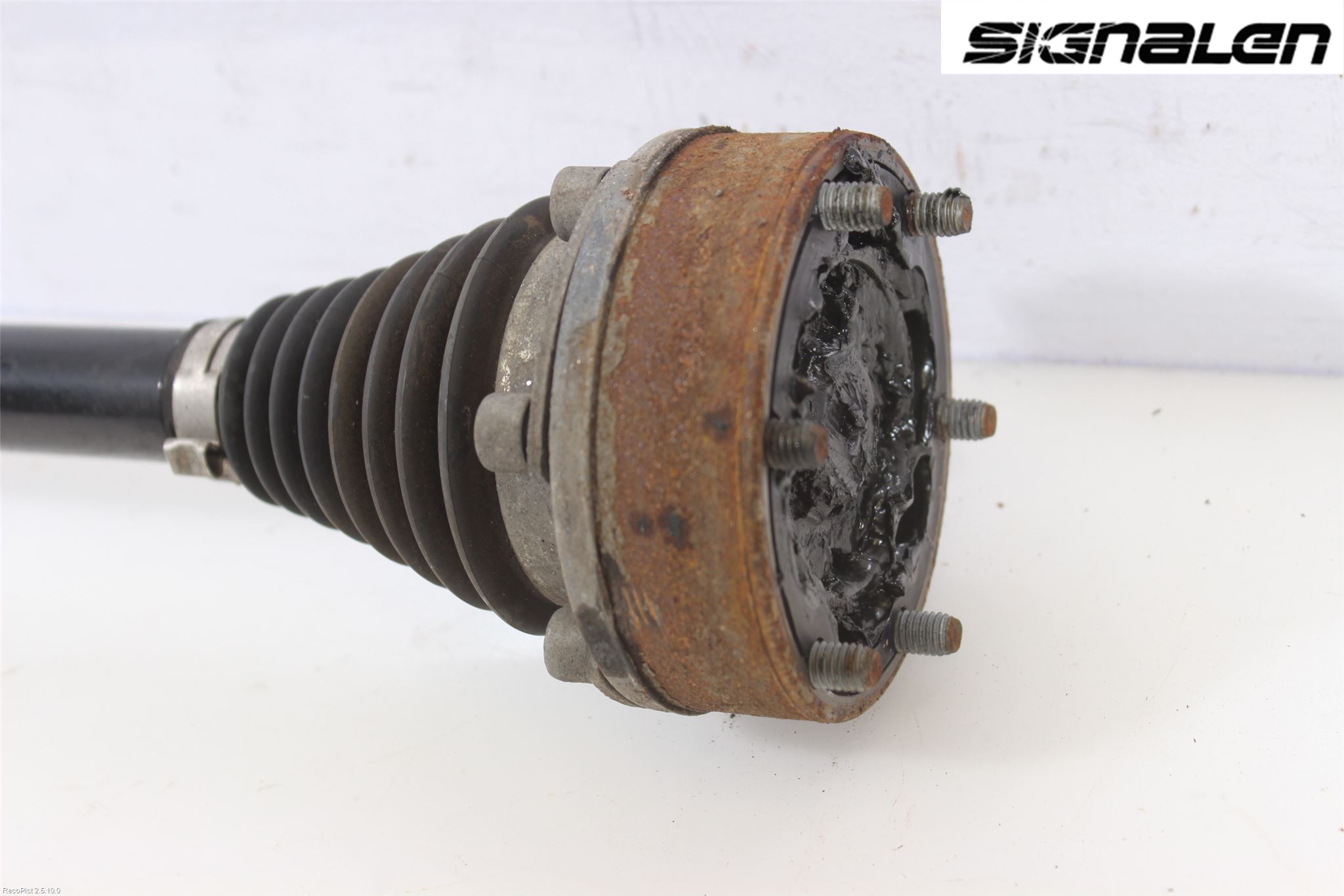 Volkswagen VW PASSAT 11-14 Drivaxel Bak Vänster