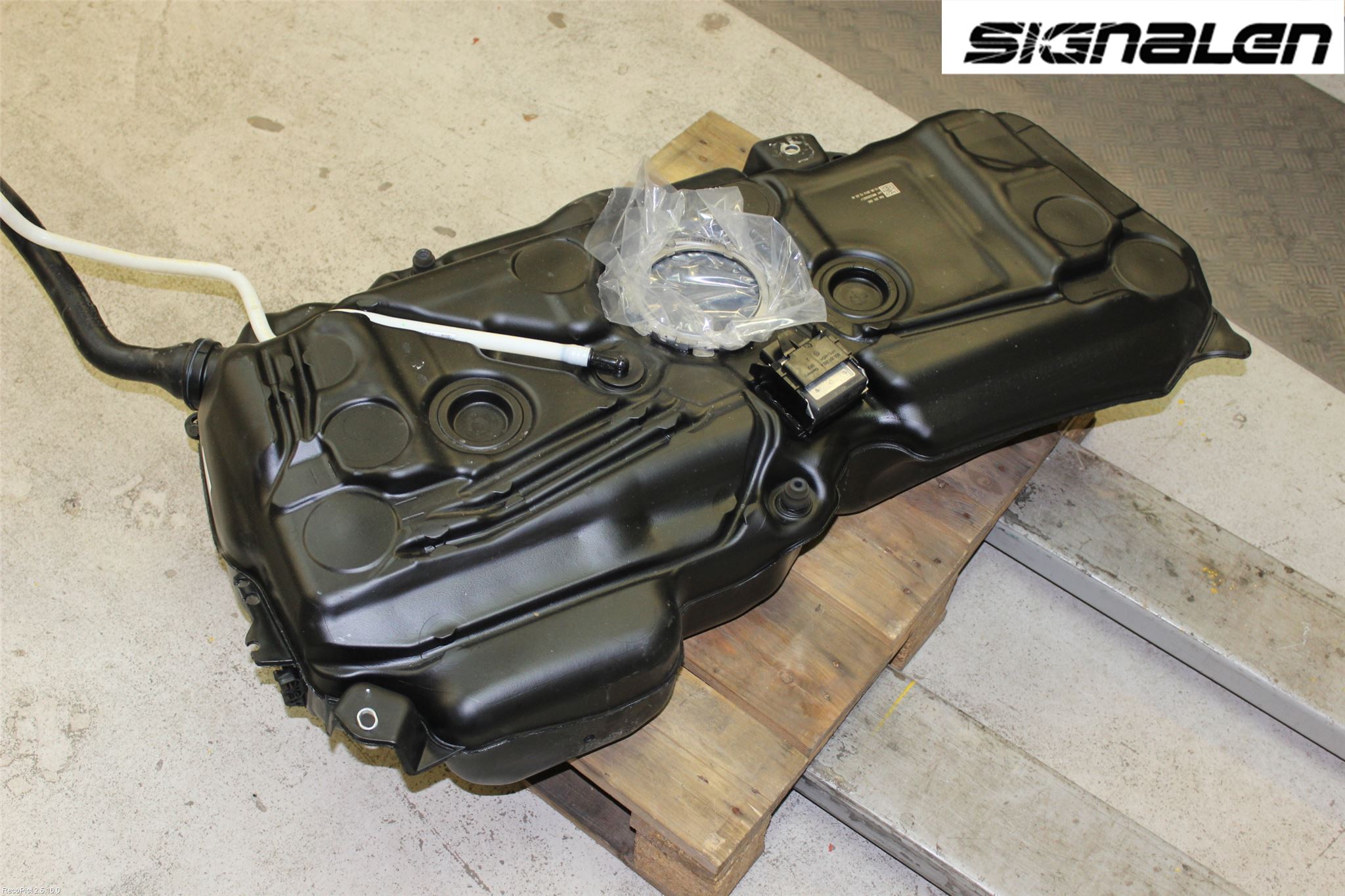 Volkswagen VW TOURAN 16- Bränsletank Diesel