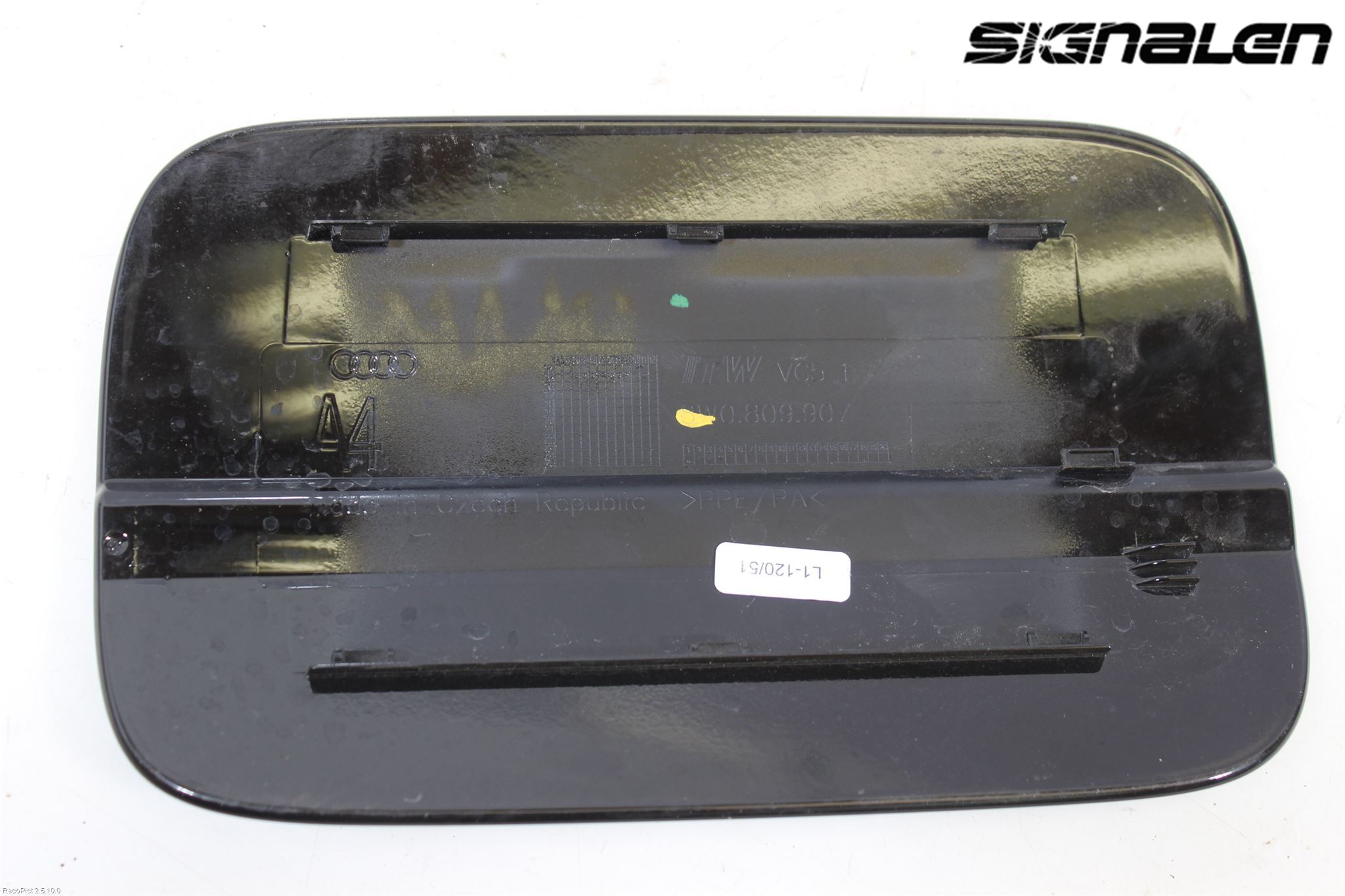 Audi A4/S4 B9 16-19 Tanklucka