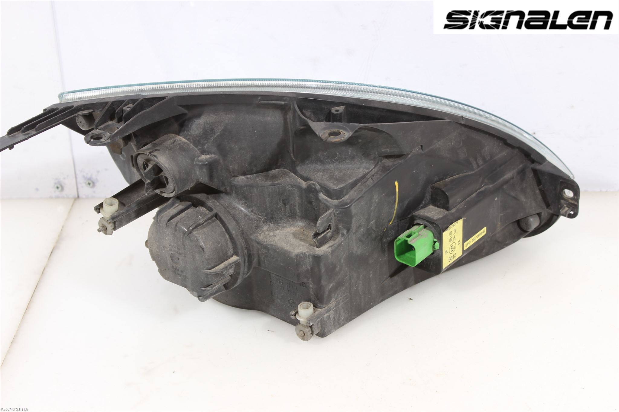 Ford FIESTA     02-05 Strålkastare Vänster