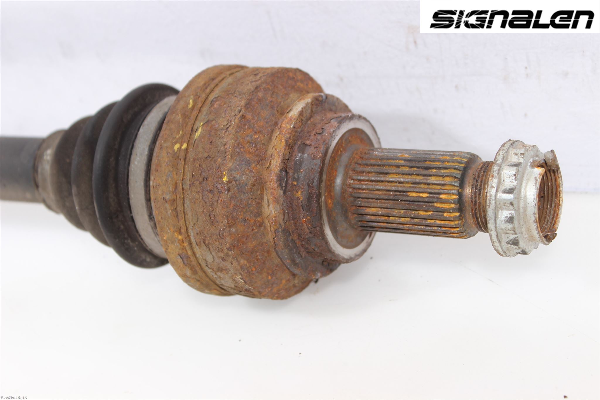 BMW 5 E60/61 Sed/Tou 02-10 Drivaxel Bak Höger