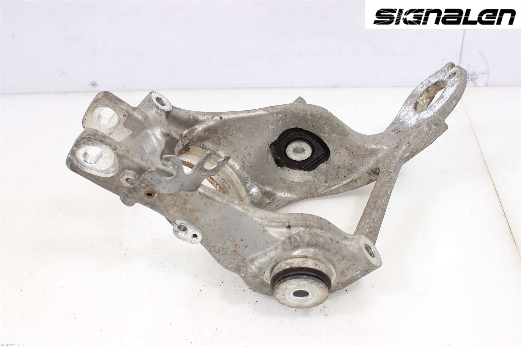 Audi A6/S6 4G 11-18 Hjullagerhus-Spindel Vä B