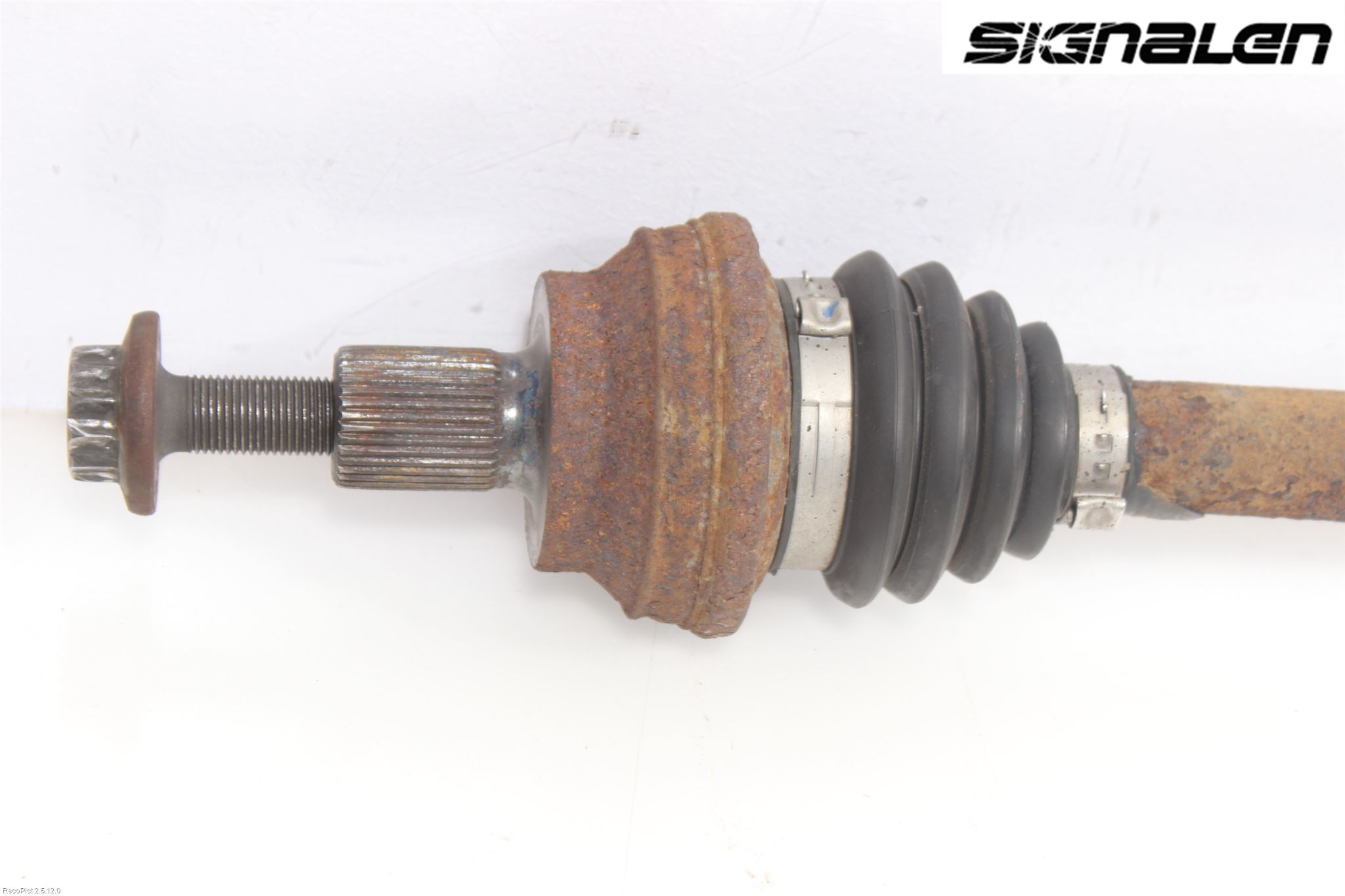 Volkswagen VW PASSAT 11-14 Drivaxel Bak Vänster