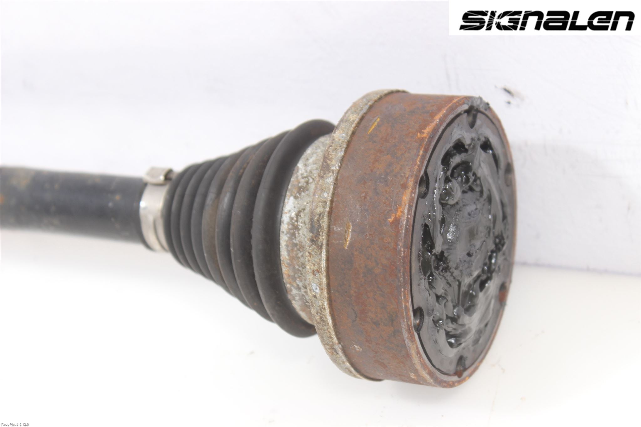 Volkswagen VW PASSAT 11-14 Drivaxel Bak Vänster