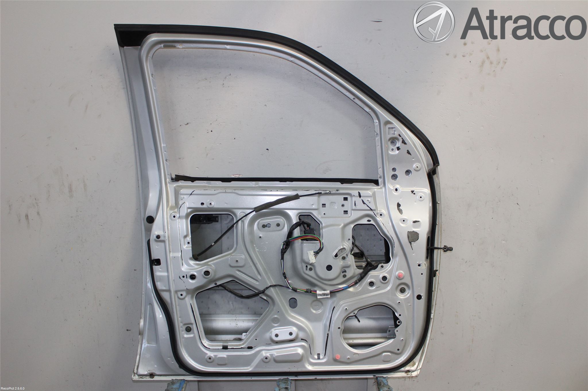 Nissan NAVARA 05-16 Dörr Fram Vänster