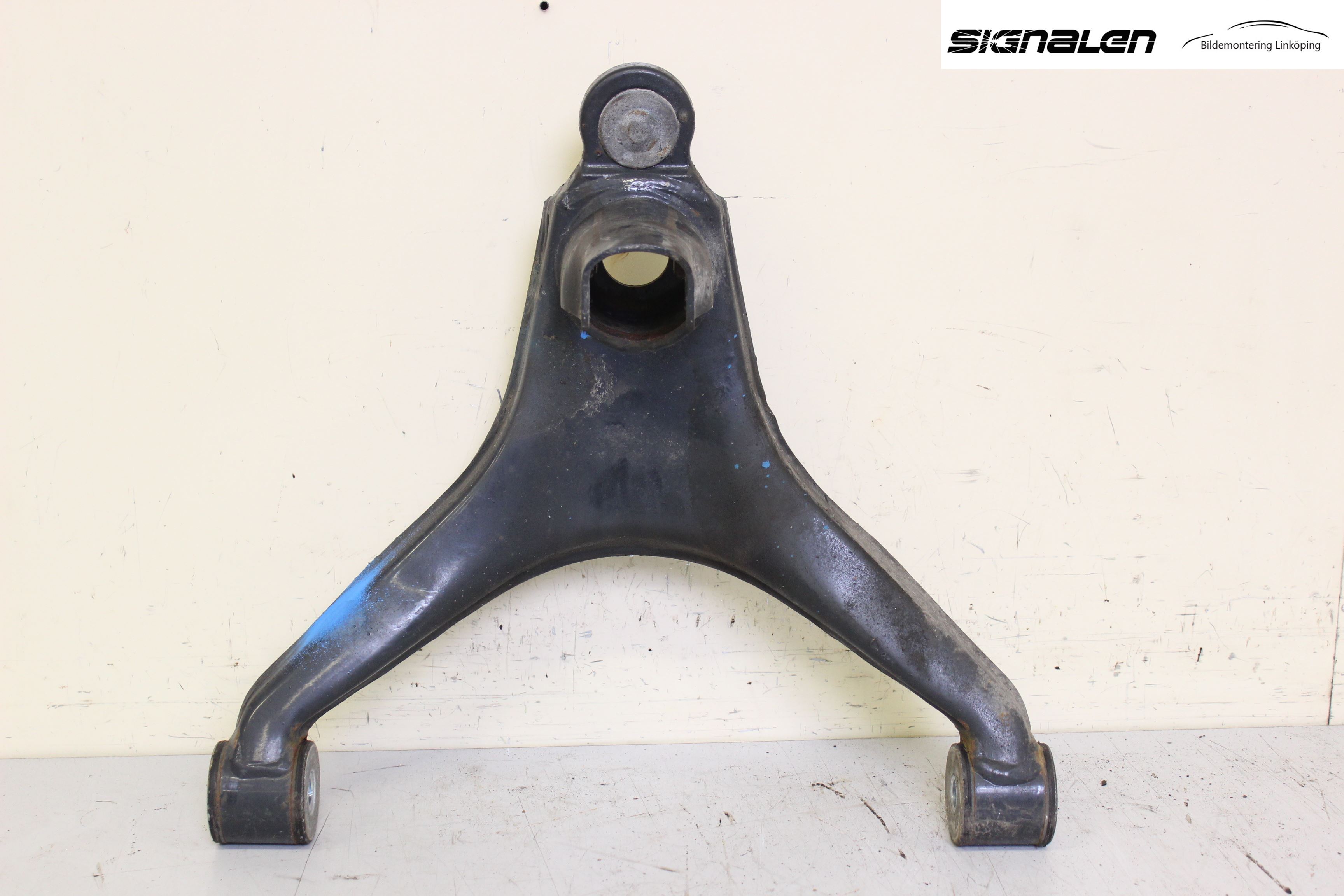 Iveco DAILY 14->> Bärarm Fram Undre Hö