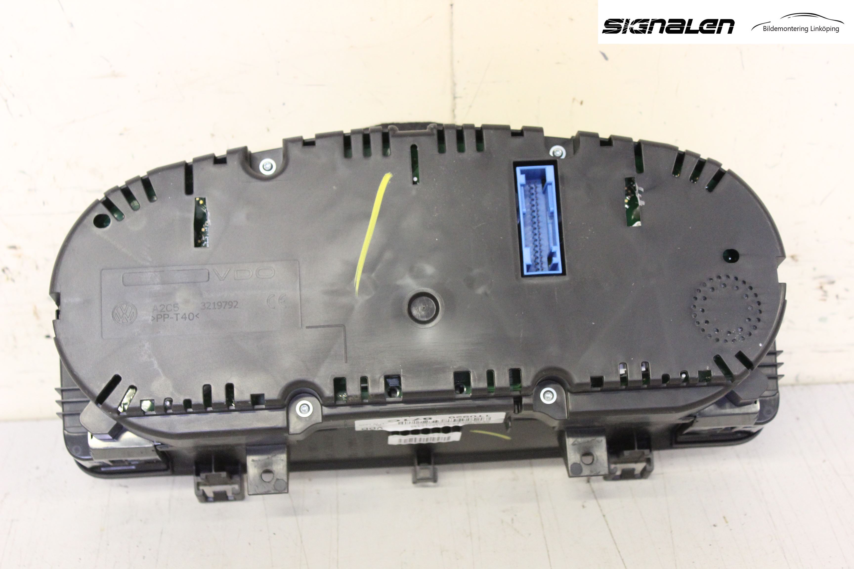 Volkswagen VW TOURAN 10-15 Instrument Komb