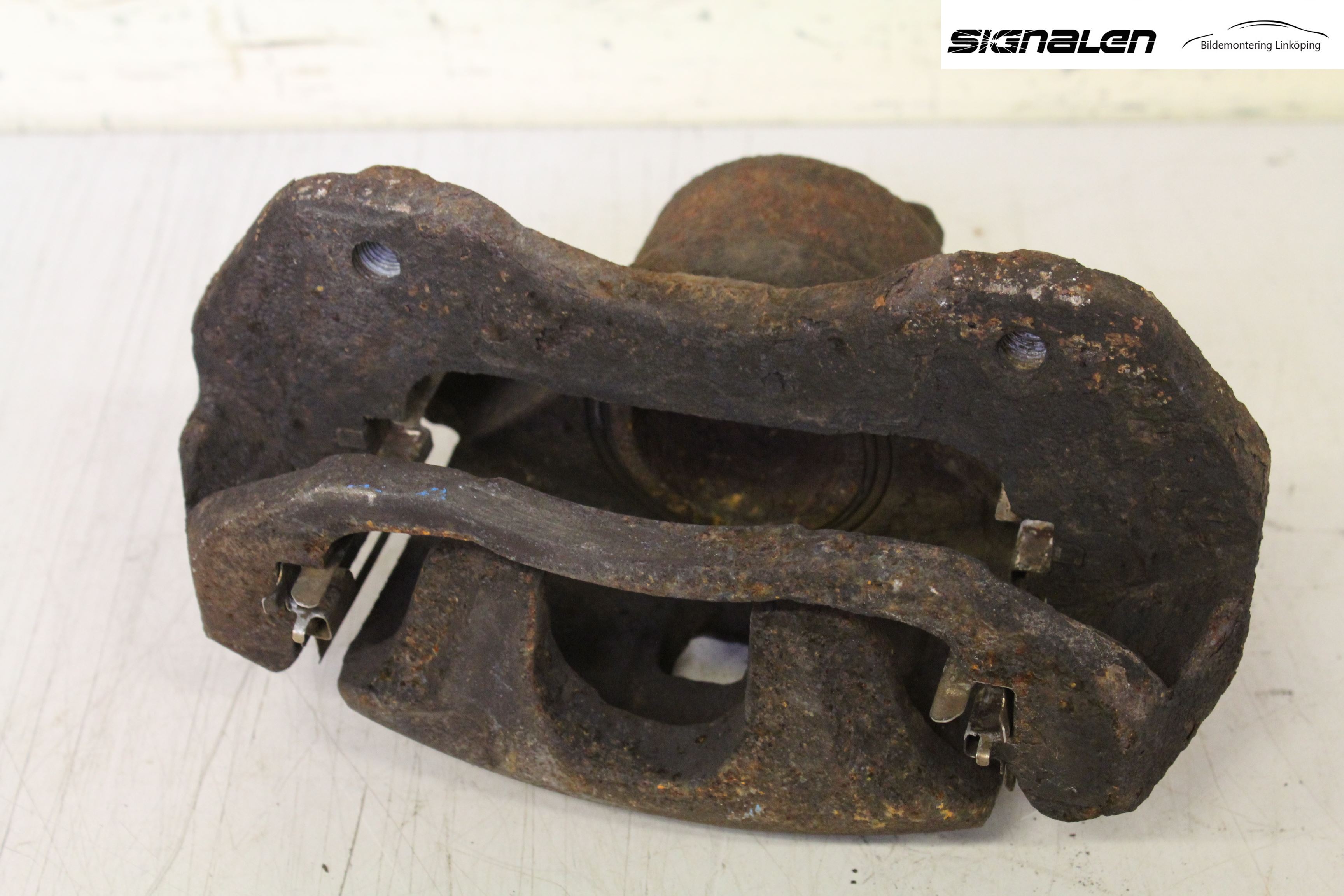 Mitsubishi LANCER  03-07 Bromsok Fram Vänster