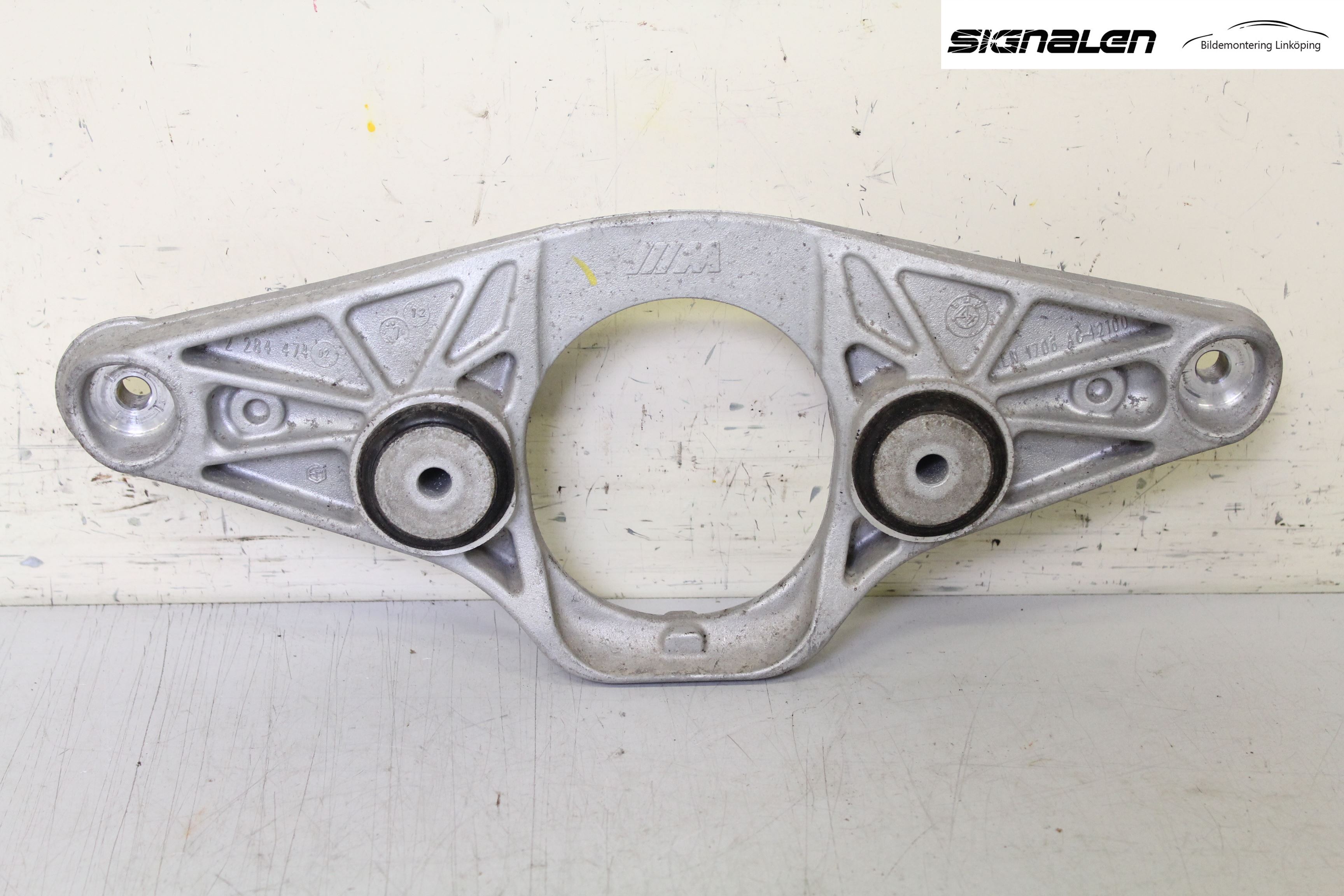 BMW 5 F10/F11/F18 09-17 Bakaxel Fäste