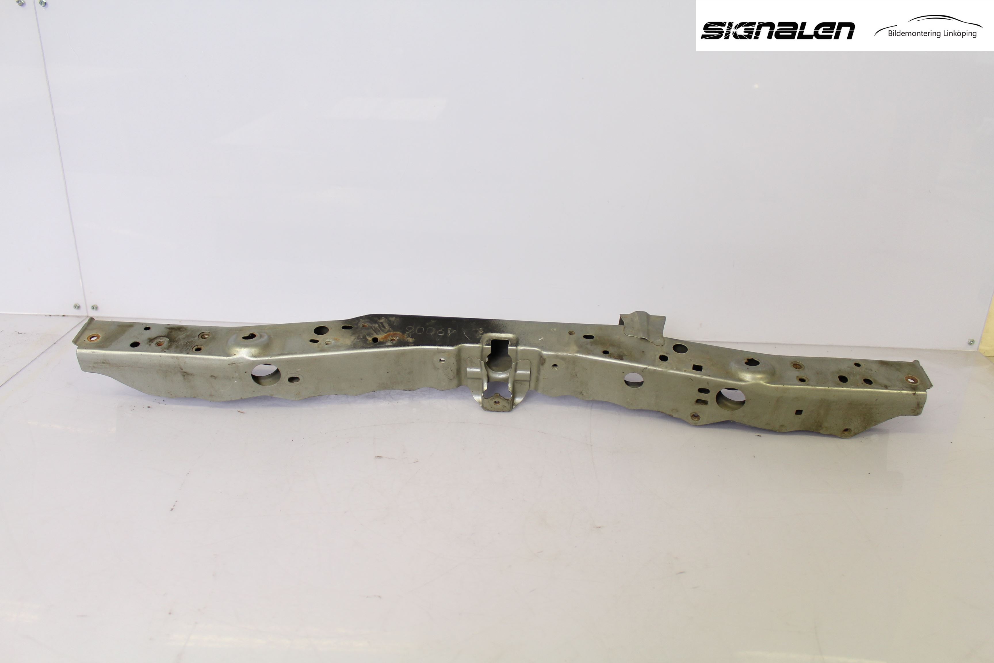 Toyota AVENSIS 09-15 Front Huvlåsplåt-Balk