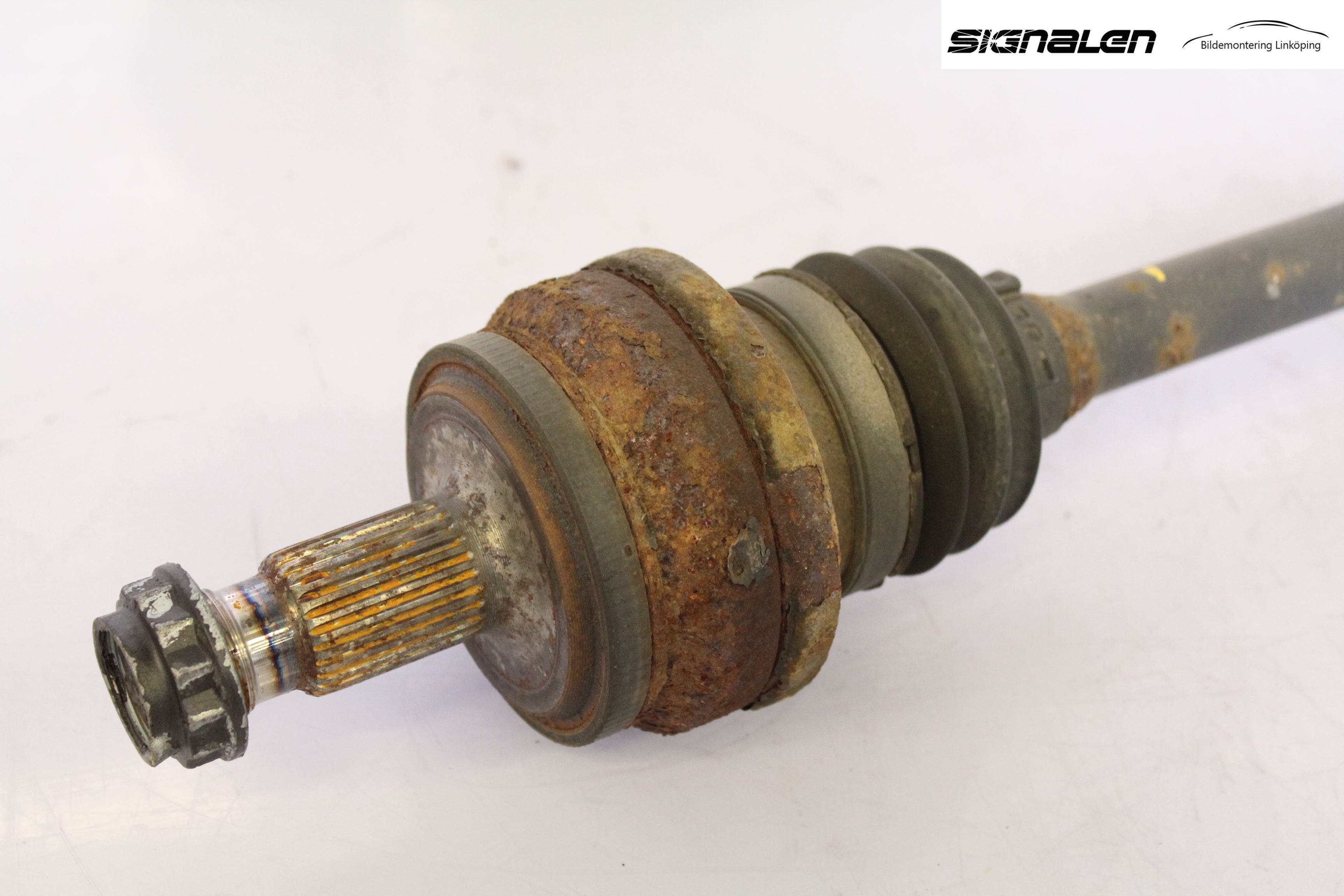 Mercedes-Benz MB C-KLASS (W204) 07-15 Drivaxel Bak Vänster