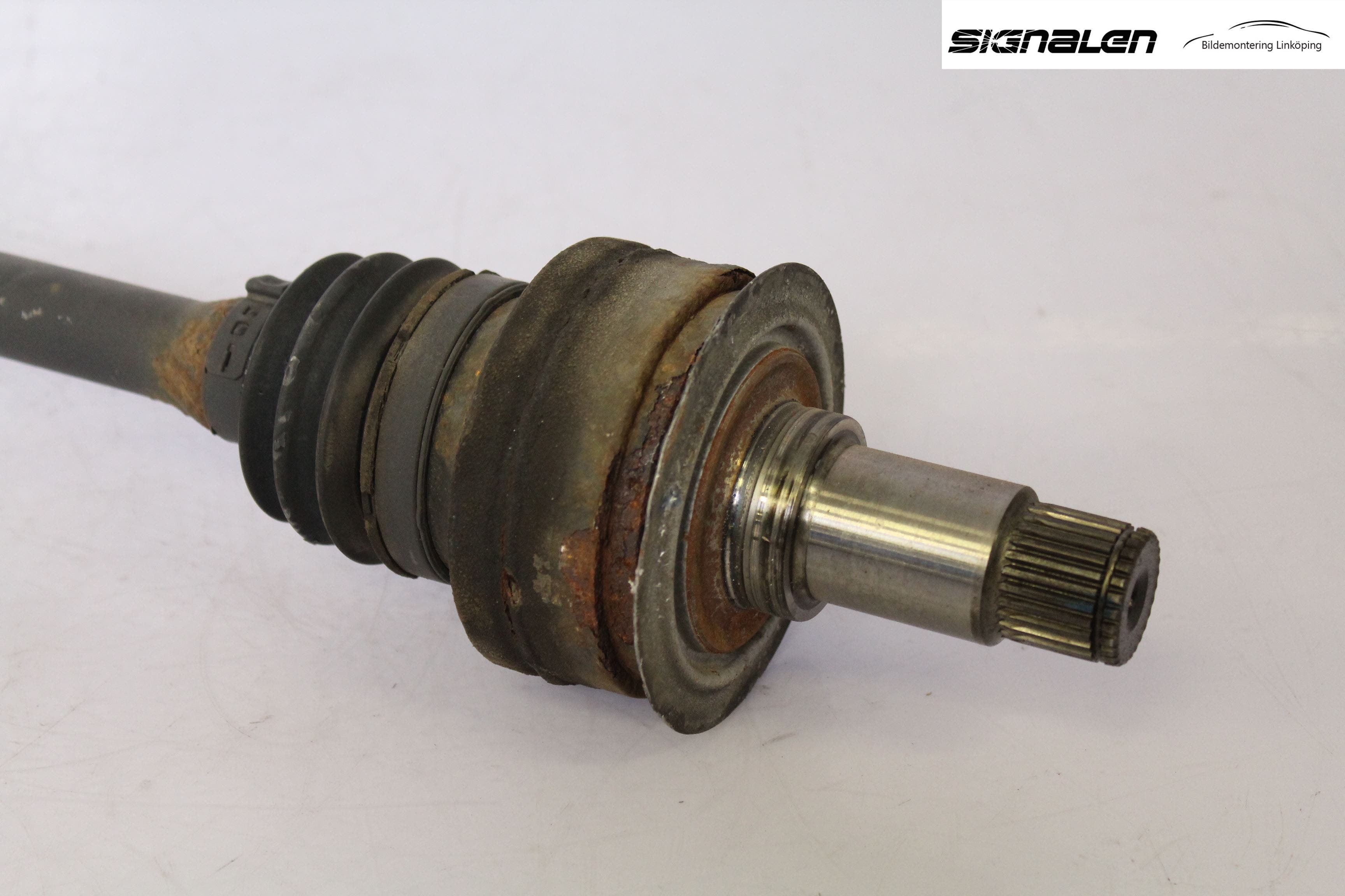 Mercedes-Benz MB C-KLASS (W204) 07-15 Drivaxel Bak Vänster