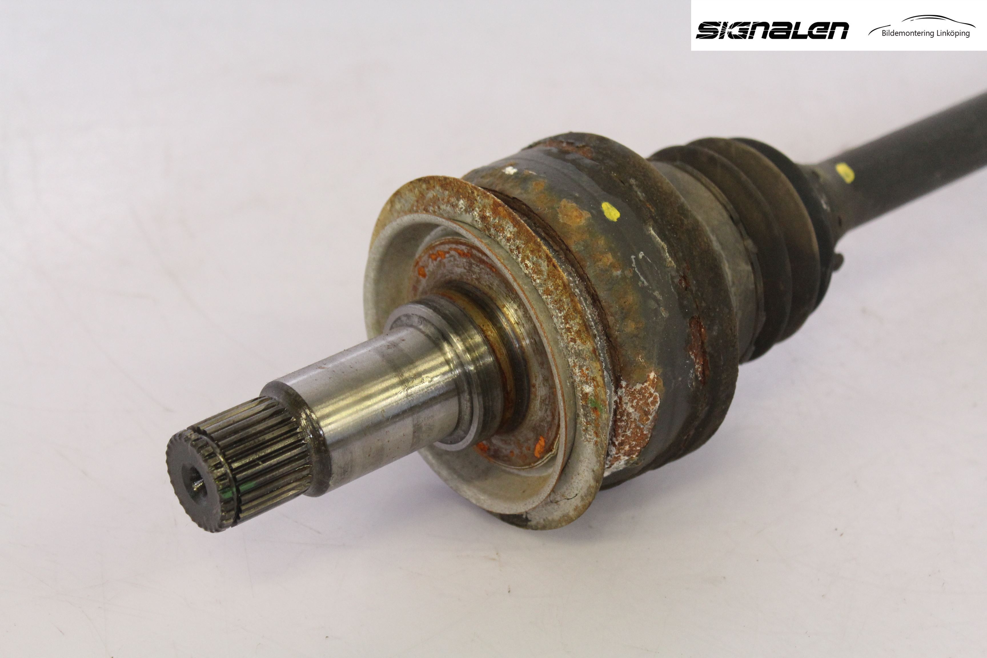 Mercedes-Benz MB C-KLASS (W204) 07-15 Drivaxel Bak Vänster