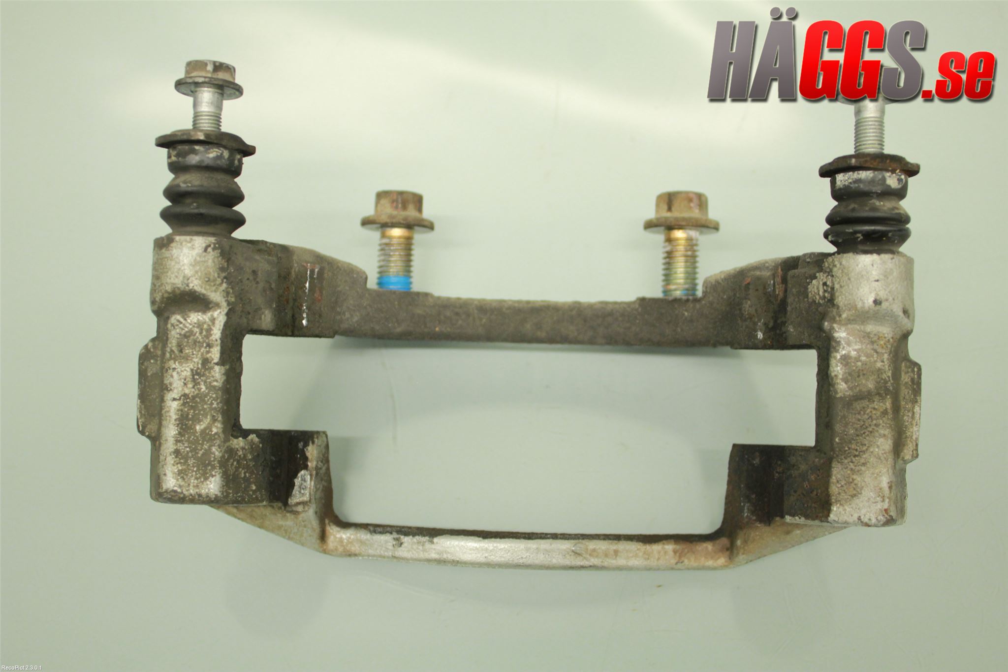 Ford MONDEO     01-06 Bromsokshållare