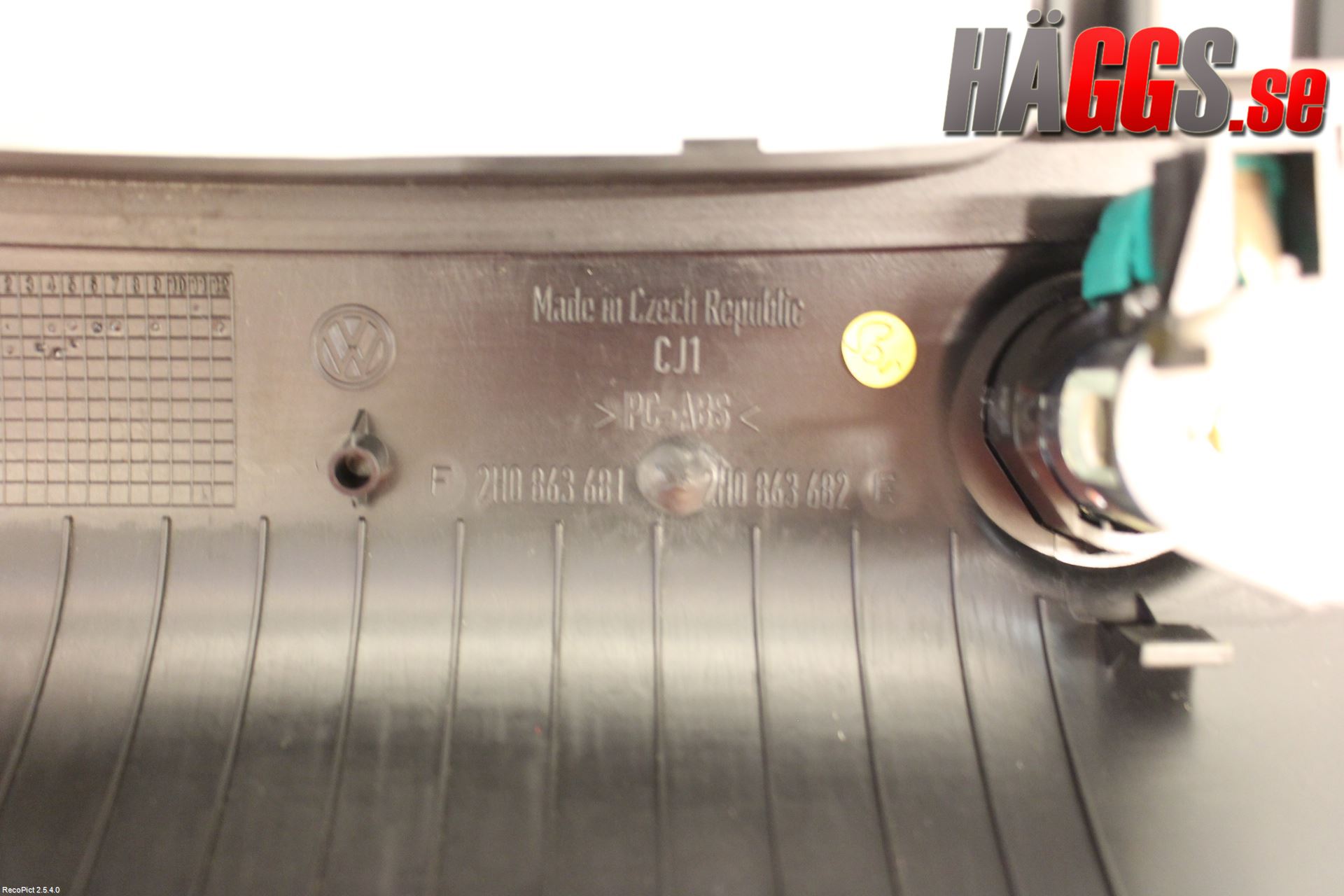 Volkswagen VW AMAROK 2H 10-22 Instrument-Radio Sarg