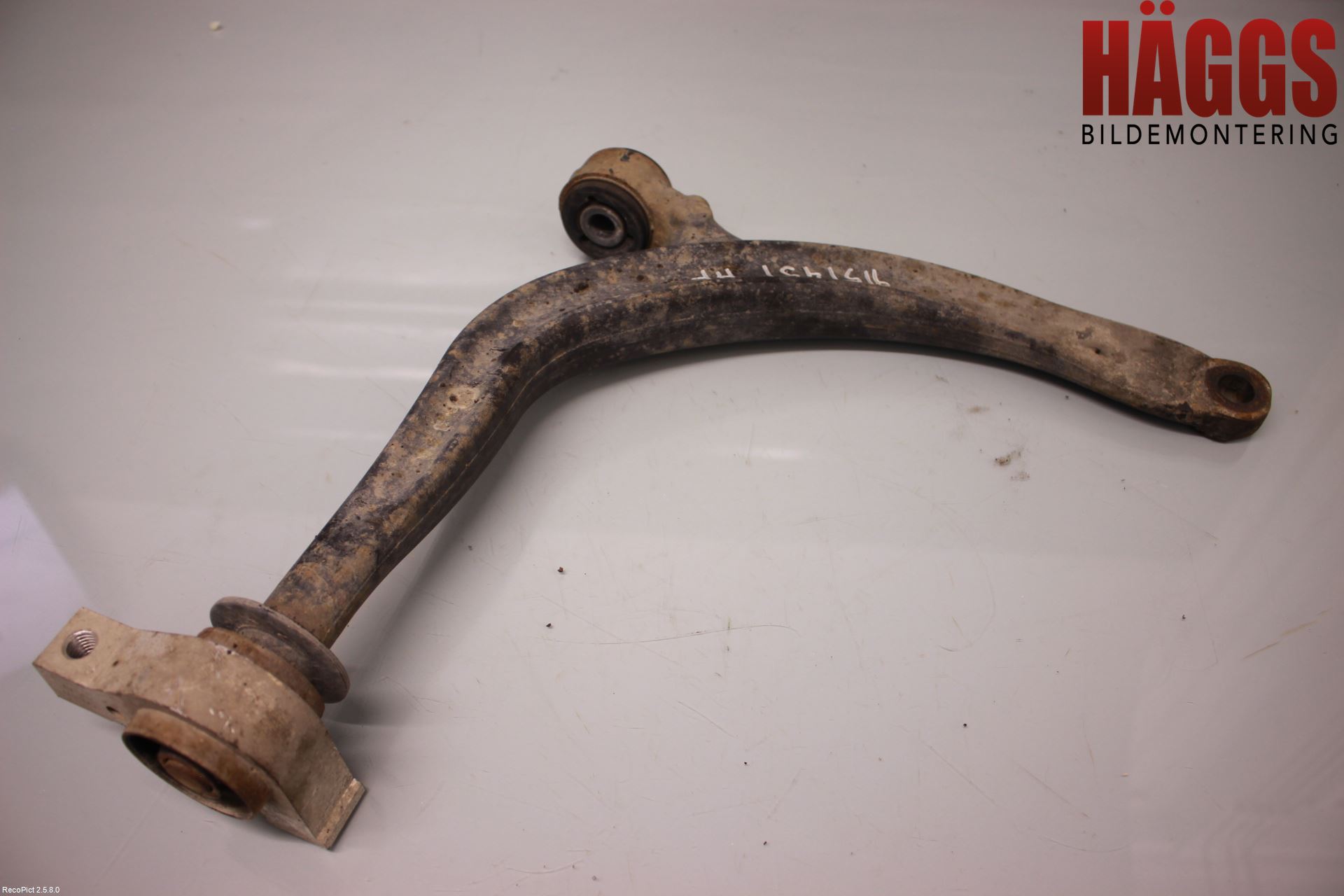 Citroen C5     05-08 Bärarm Fram Undre Hö