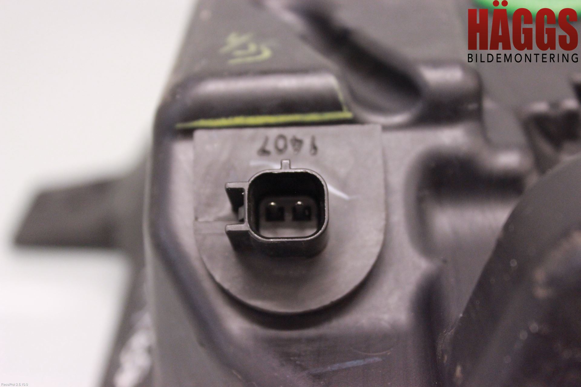 Dodge PICK UP RAM 81- Spolartank Vindruta