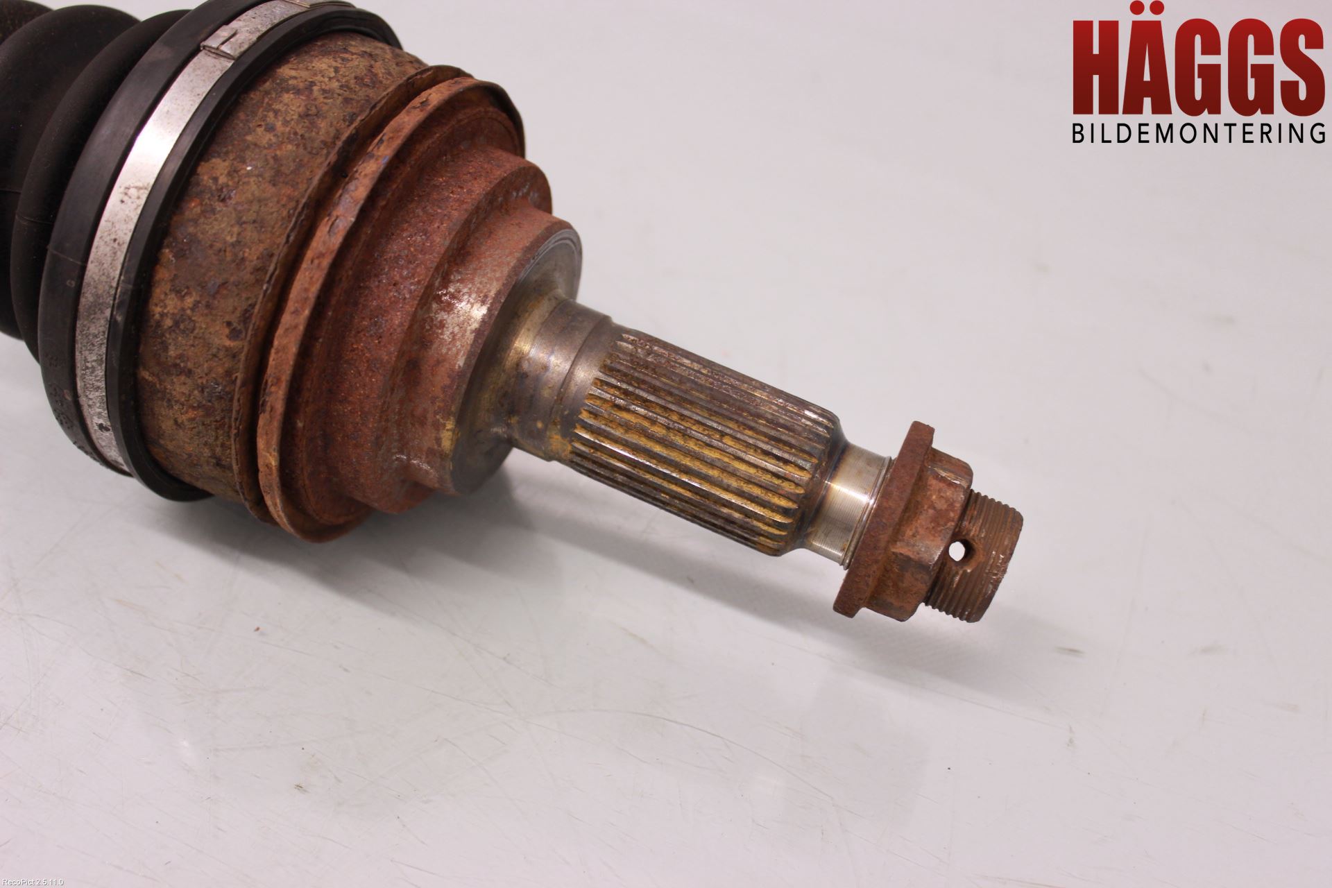 Toyota HI-ACE 95-05 Drivaxel Bak Vänster