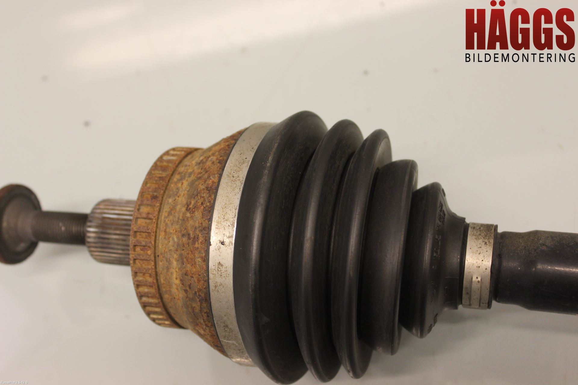 Audi A4/S4 01-05 Drivaxel Fram Höger